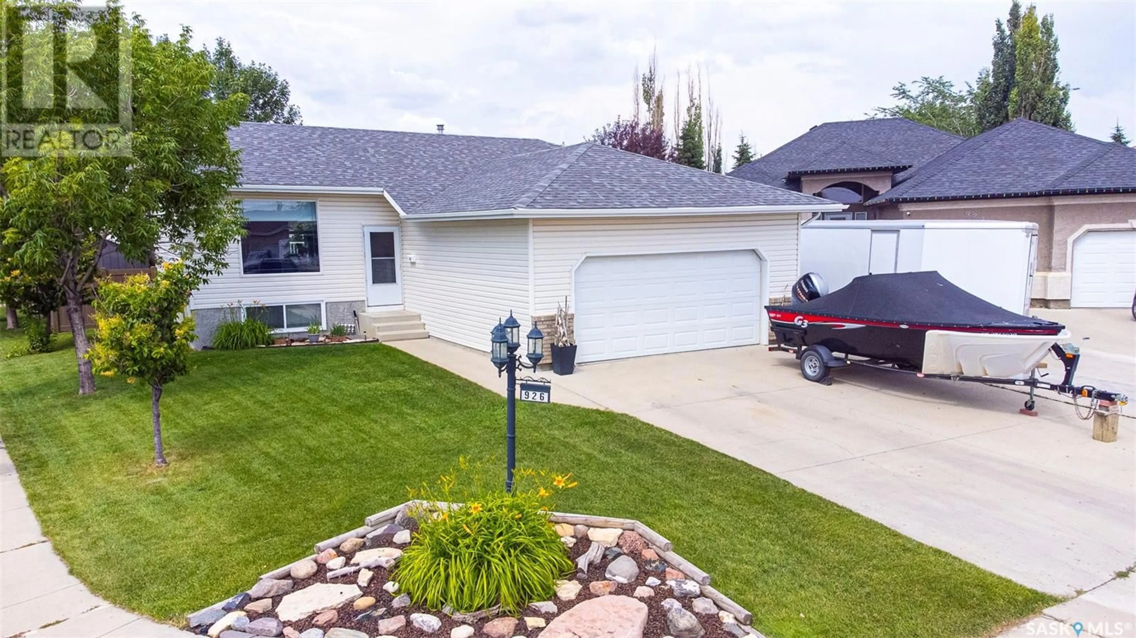 A pic from outside/outdoor area/front of a property/back of a property/a pic from drone, street for 926 OVERHOLT TERRACE, Saskatoon Saskatchewan S7N4S7