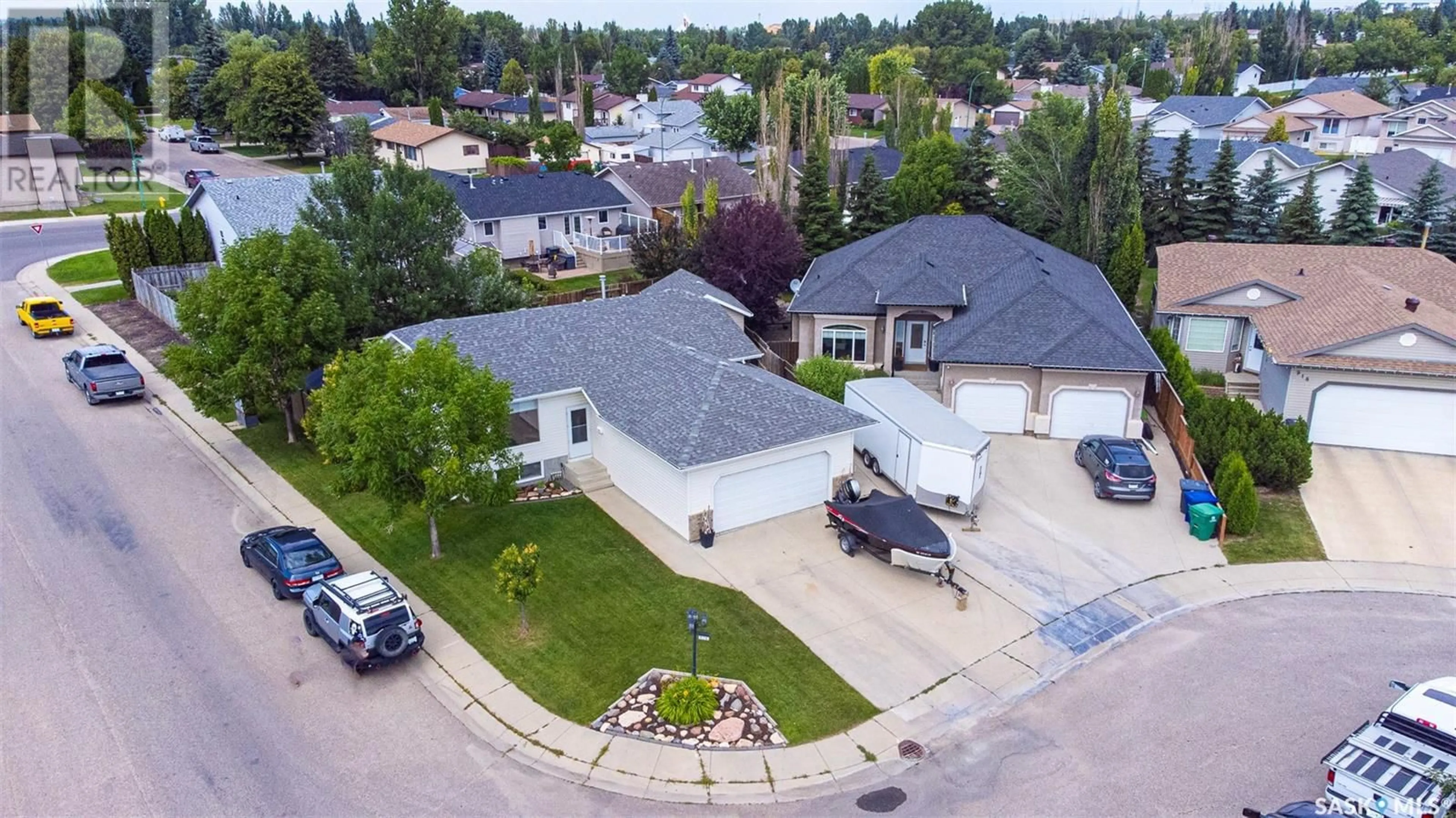 A pic from outside/outdoor area/front of a property/back of a property/a pic from drone, street for 926 OVERHOLT TERRACE, Saskatoon Saskatchewan S7N4S7