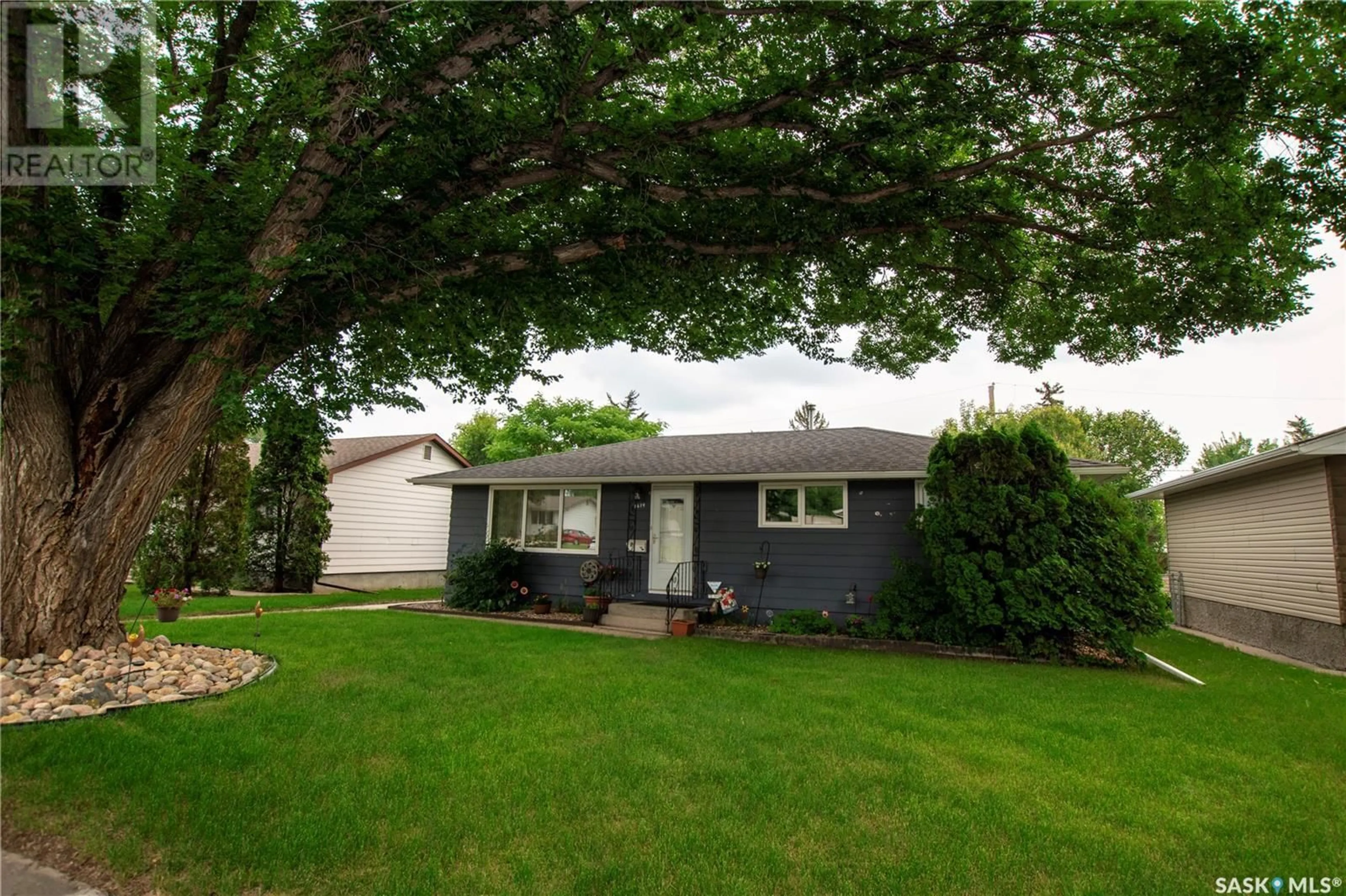 Home with vinyl exterior material, street for 1614 8TH AVENUE, Saskatoon Saskatchewan S7K2X9