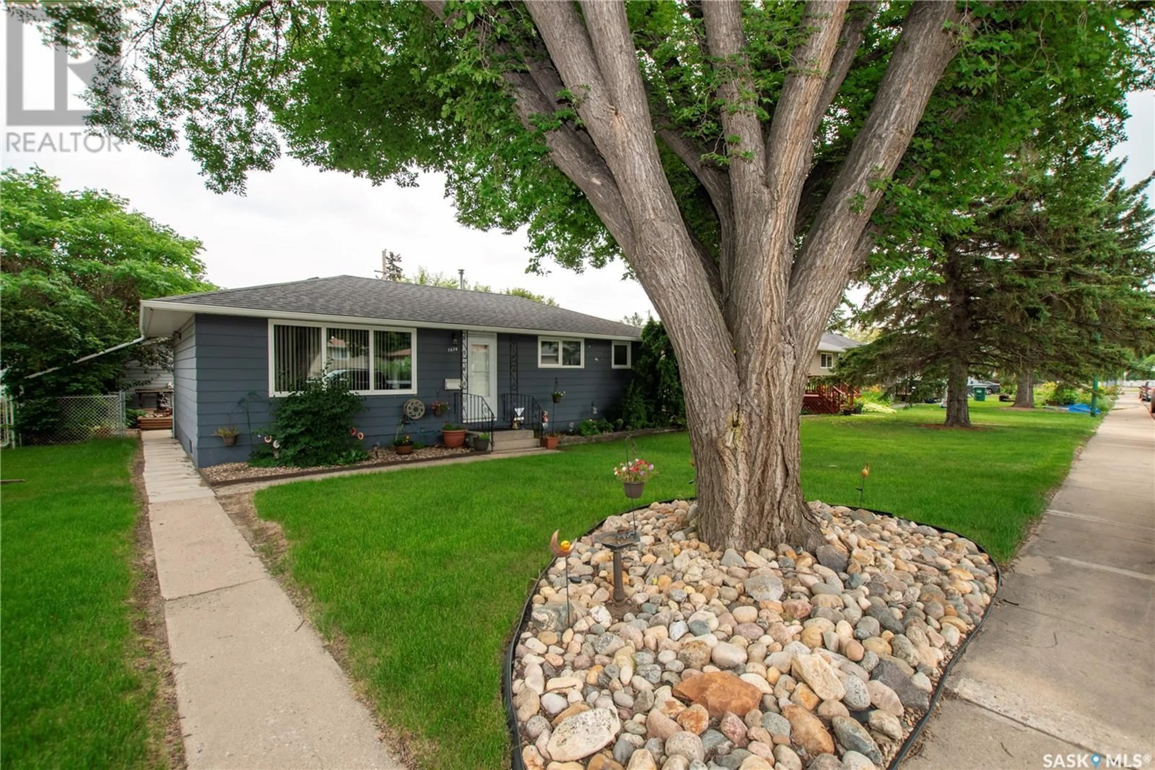 Home with vinyl exterior material, street for 1614 8TH AVENUE, Saskatoon Saskatchewan S7K2X9