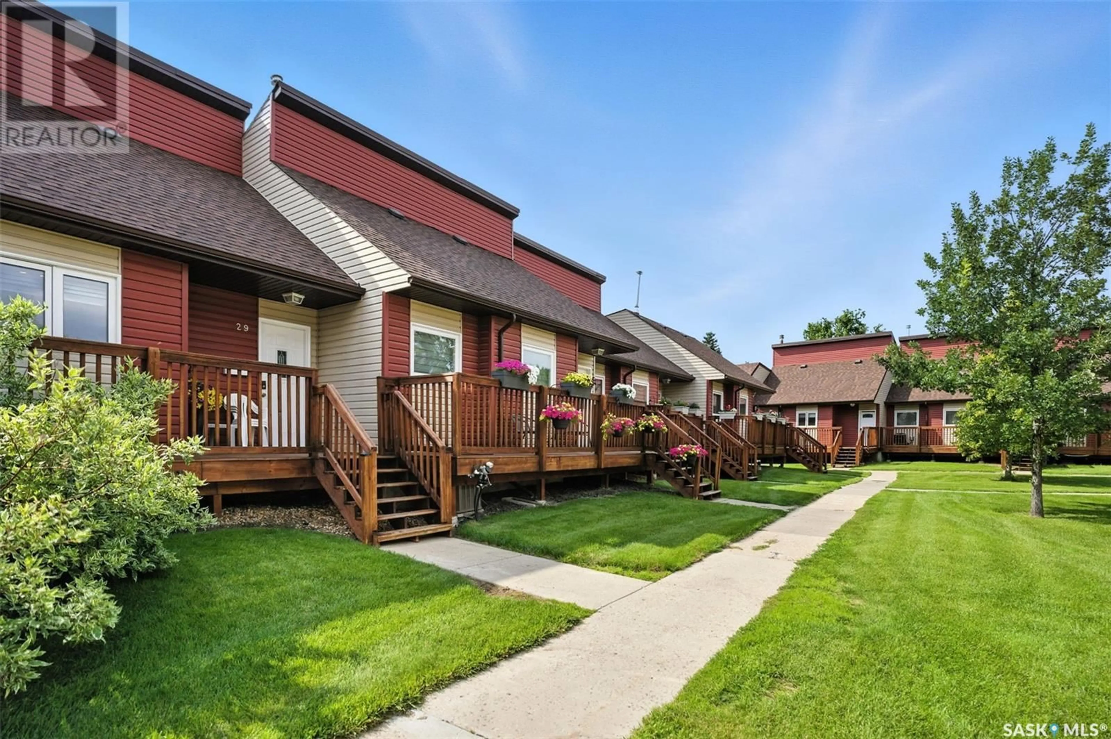 Patio, unknown for 331 - 29 PENDYGRASSE ROAD, Saskatoon Saskatchewan S7M4R3
