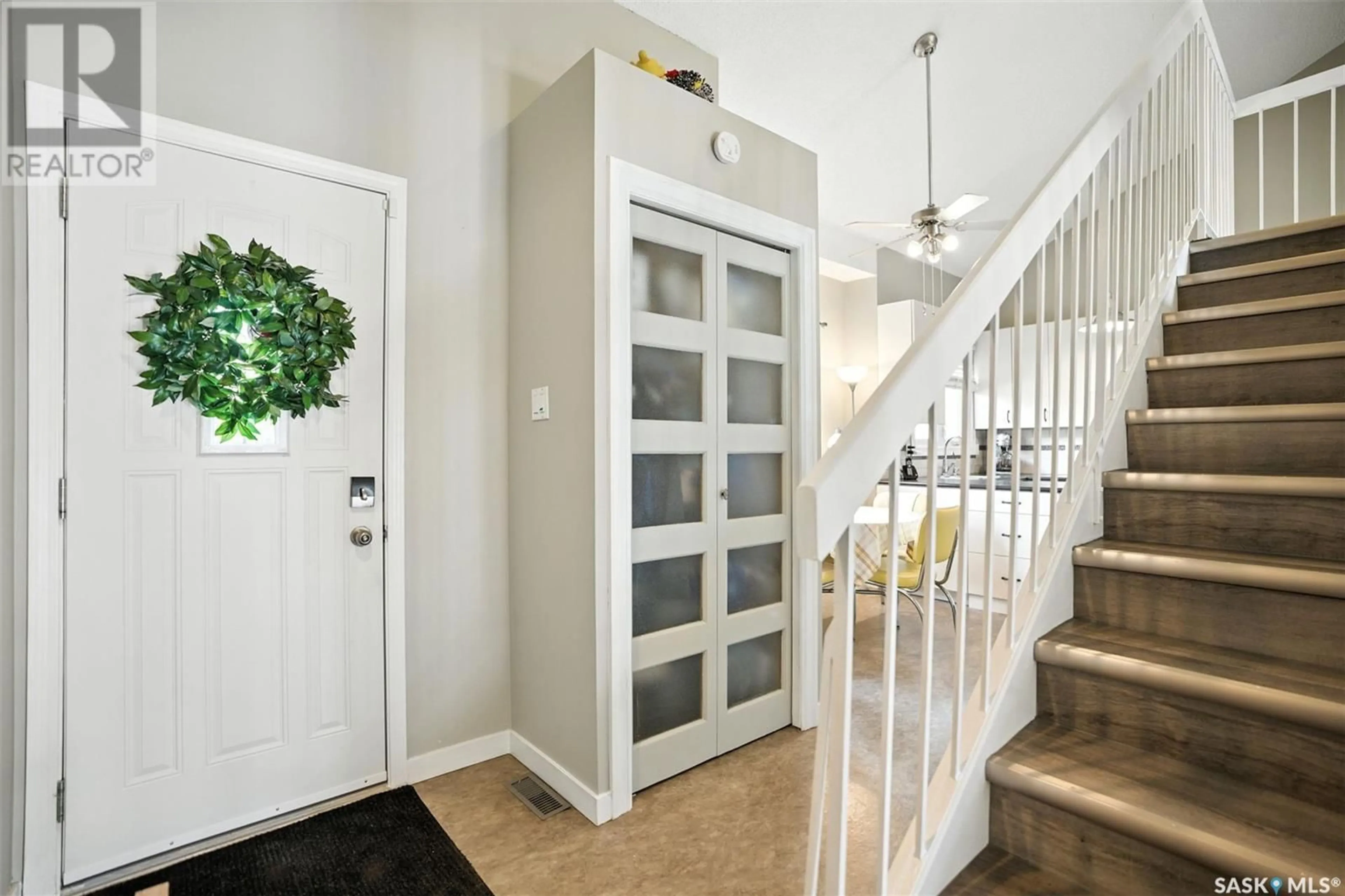 Indoor entryway for 331 - 29 PENDYGRASSE ROAD, Saskatoon Saskatchewan S7M4R3