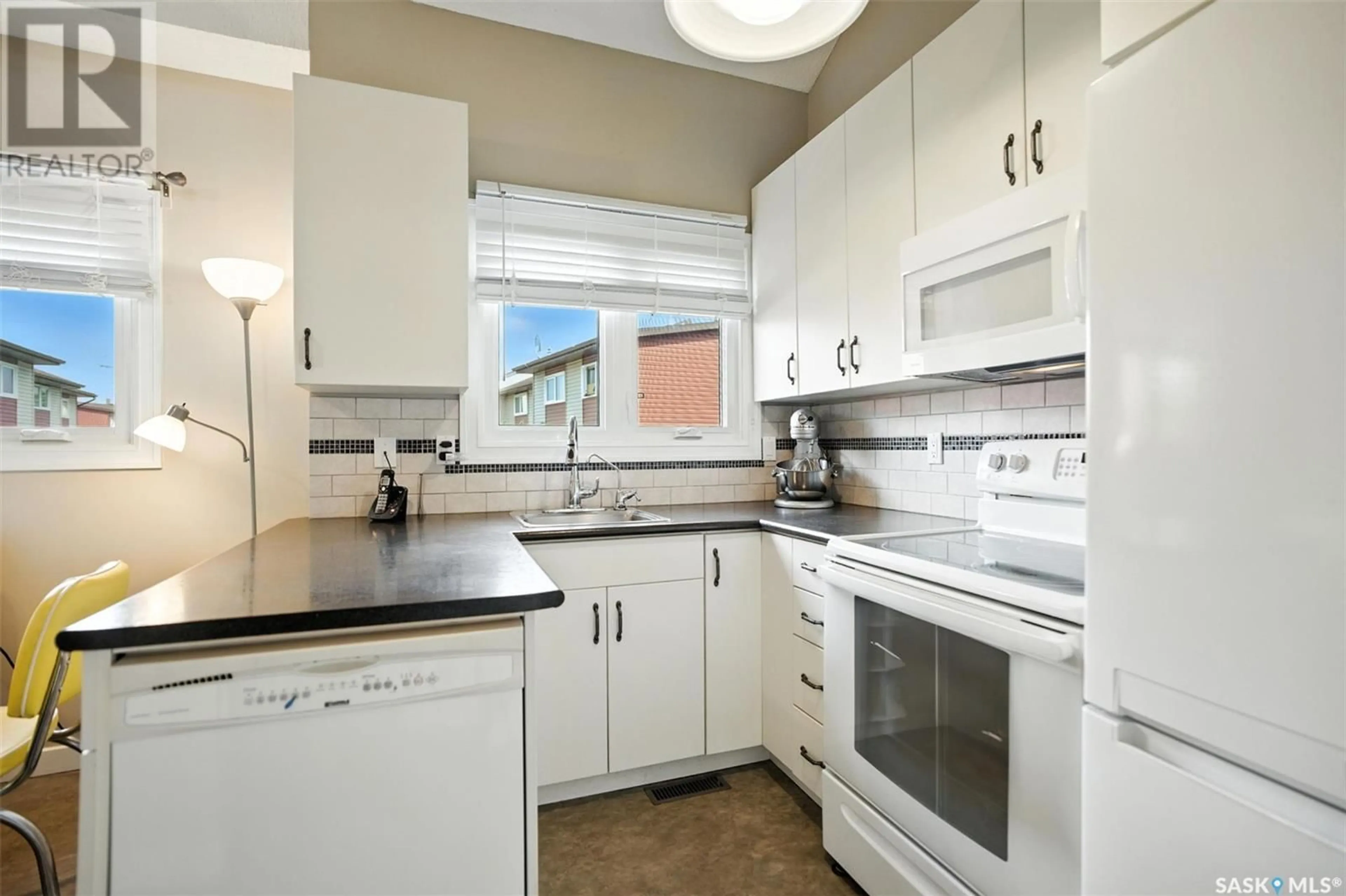 Standard kitchen, ceramic/tile floor for 331 - 29 PENDYGRASSE ROAD, Saskatoon Saskatchewan S7M4R3