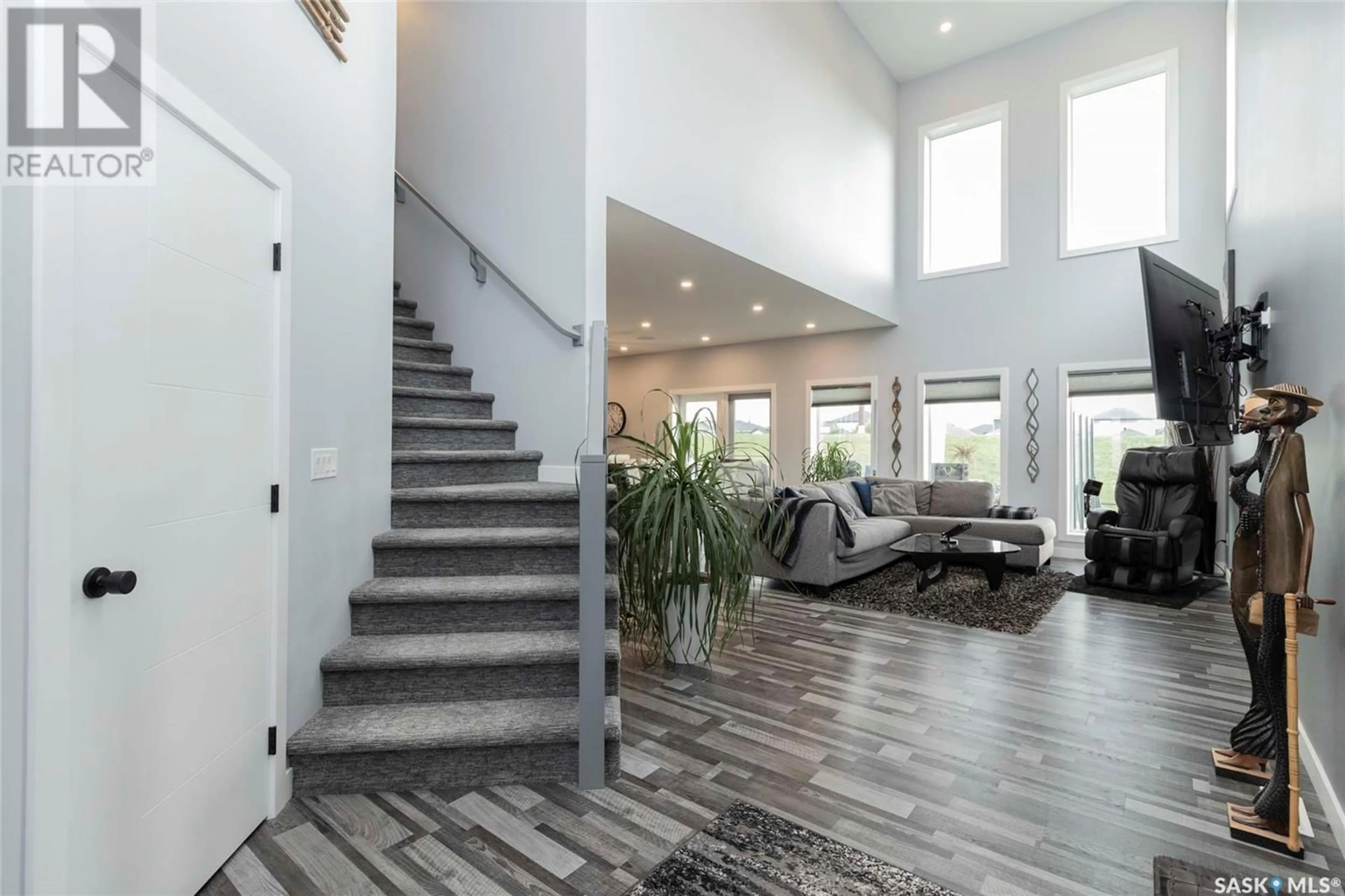 Indoor entryway for 355 FAST COURT, Saskatoon Saskatchewan S7W0W8