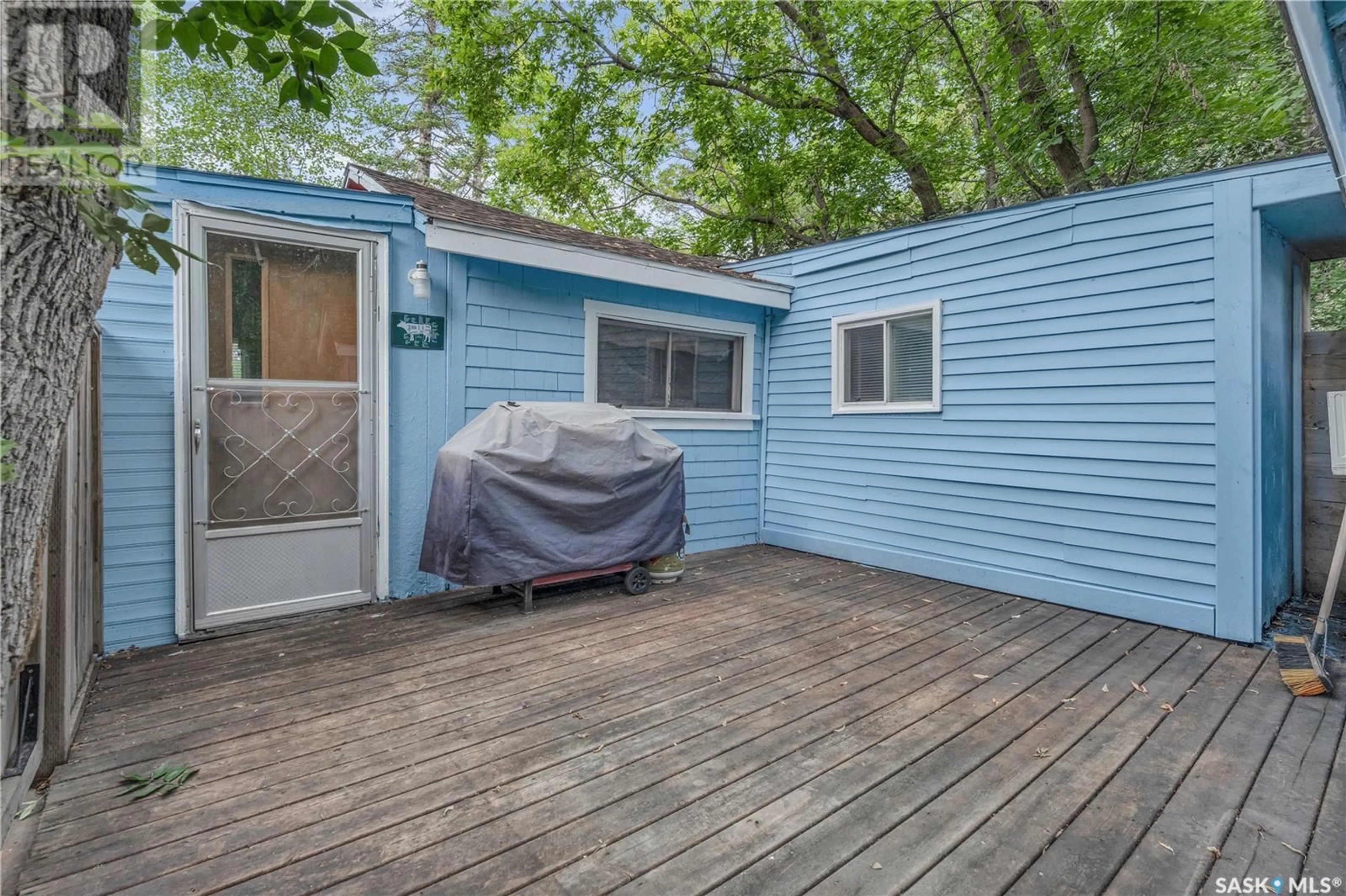 Patio, street for 463 FAIRCHILD AVENUE, Regina Beach Saskatchewan S0G4C0