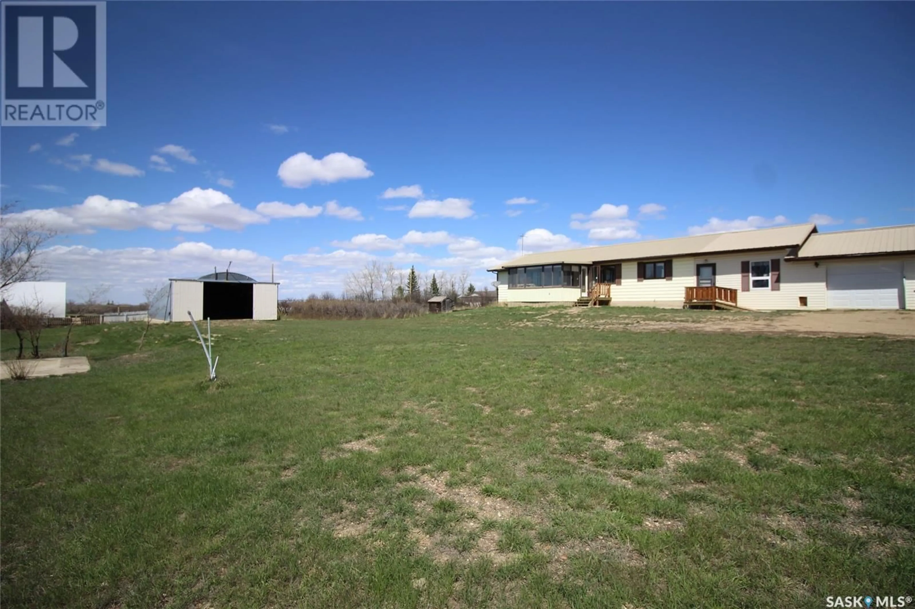 A pic from outside/outdoor area/front of a property/back of a property/a pic from drone, building for 223 2ND STREET, Climax Saskatchewan S0N0N0