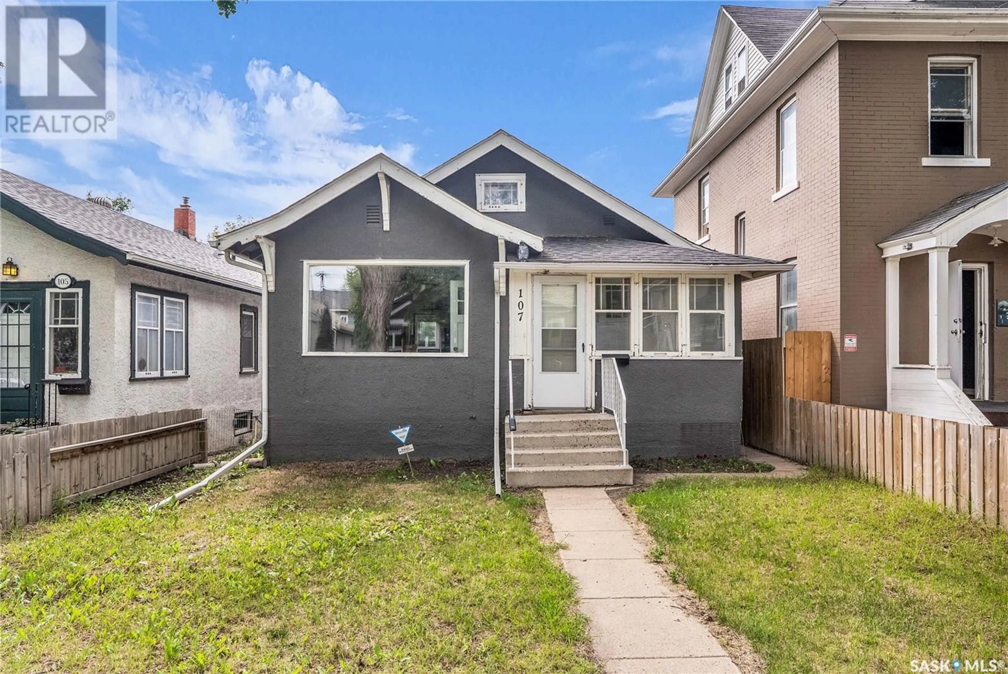 Home with vinyl exterior material, street for 107 28TH STREET, Saskatoon Saskatchewan S7L0K1