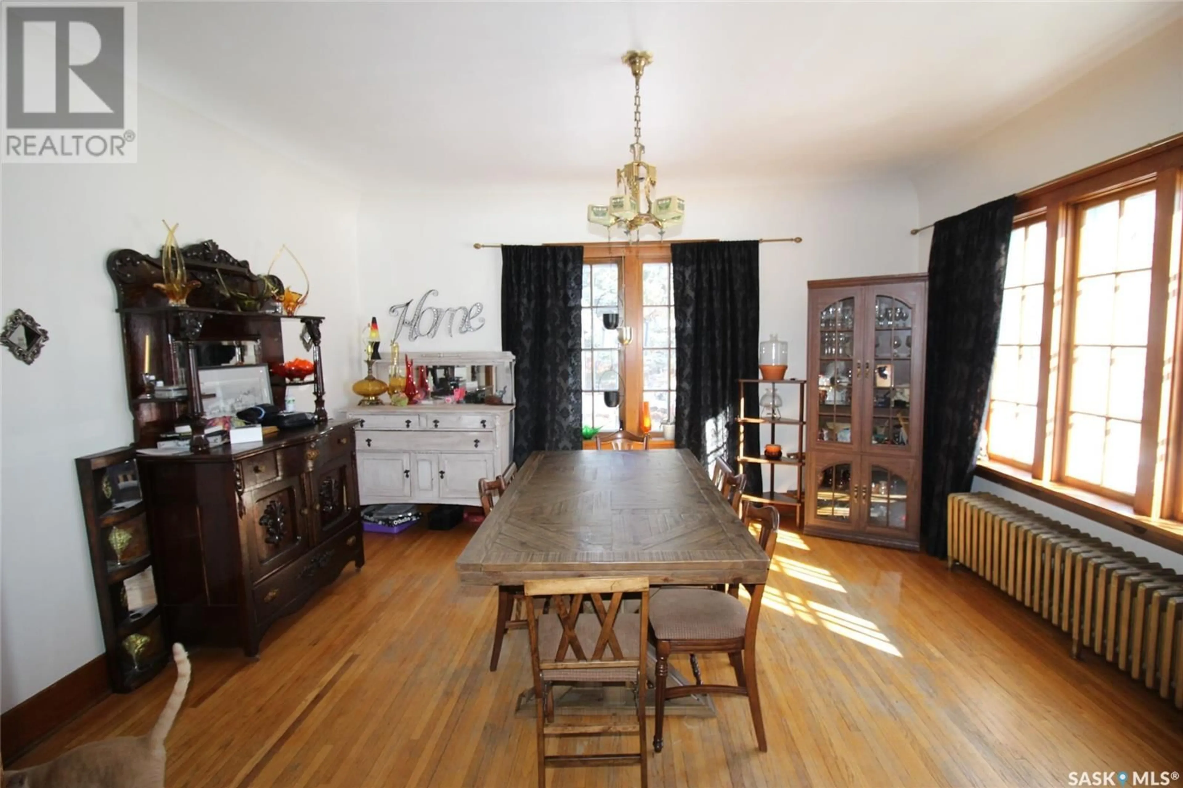 Dining room, wood/laminate floor for 215 7TH AVENUE, Shaunavon Saskatchewan S0N2M0