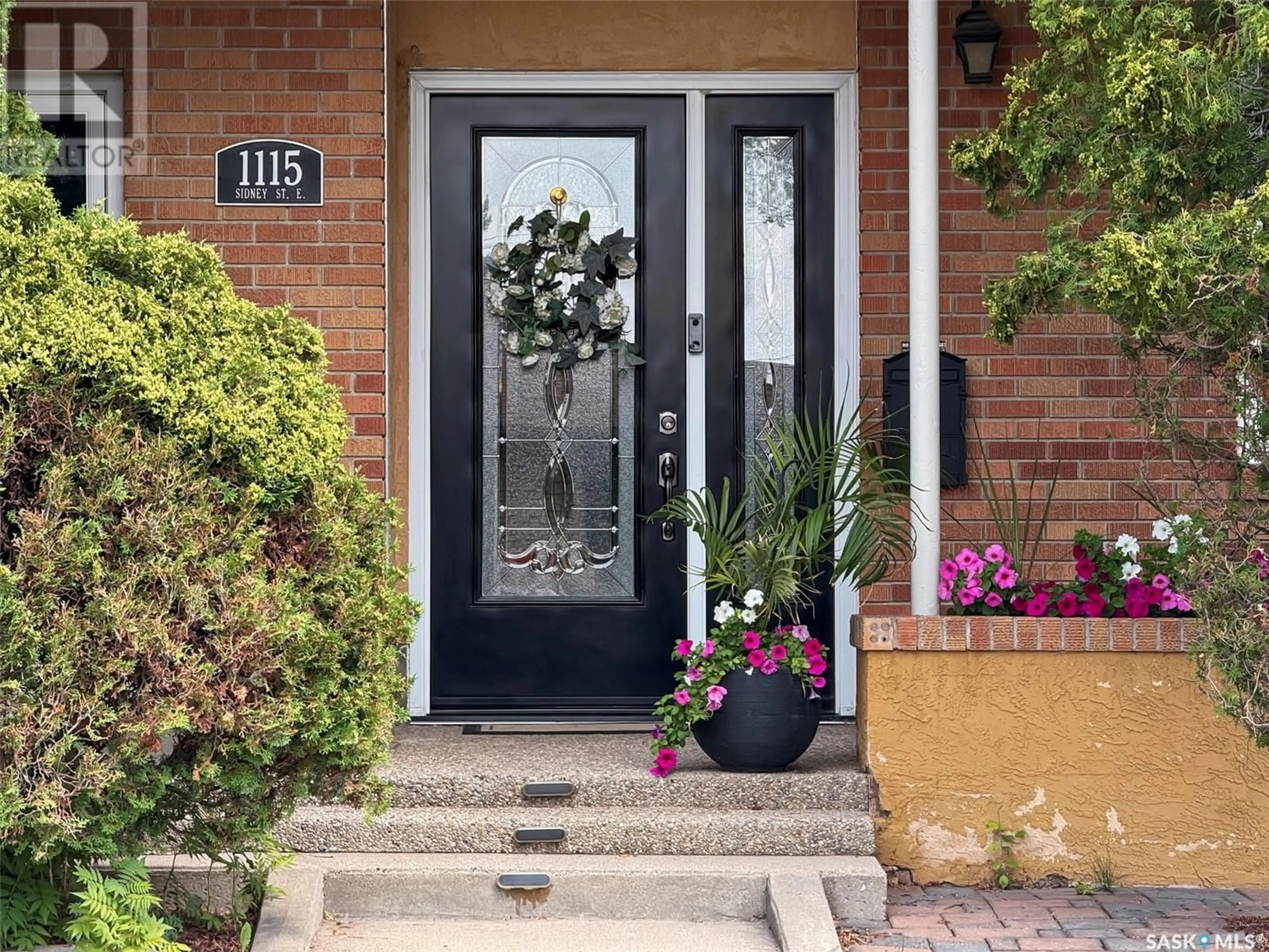 Indoor entryway for 1115 SIDNEY STREET, Swift Current Saskatchewan S9H1V1