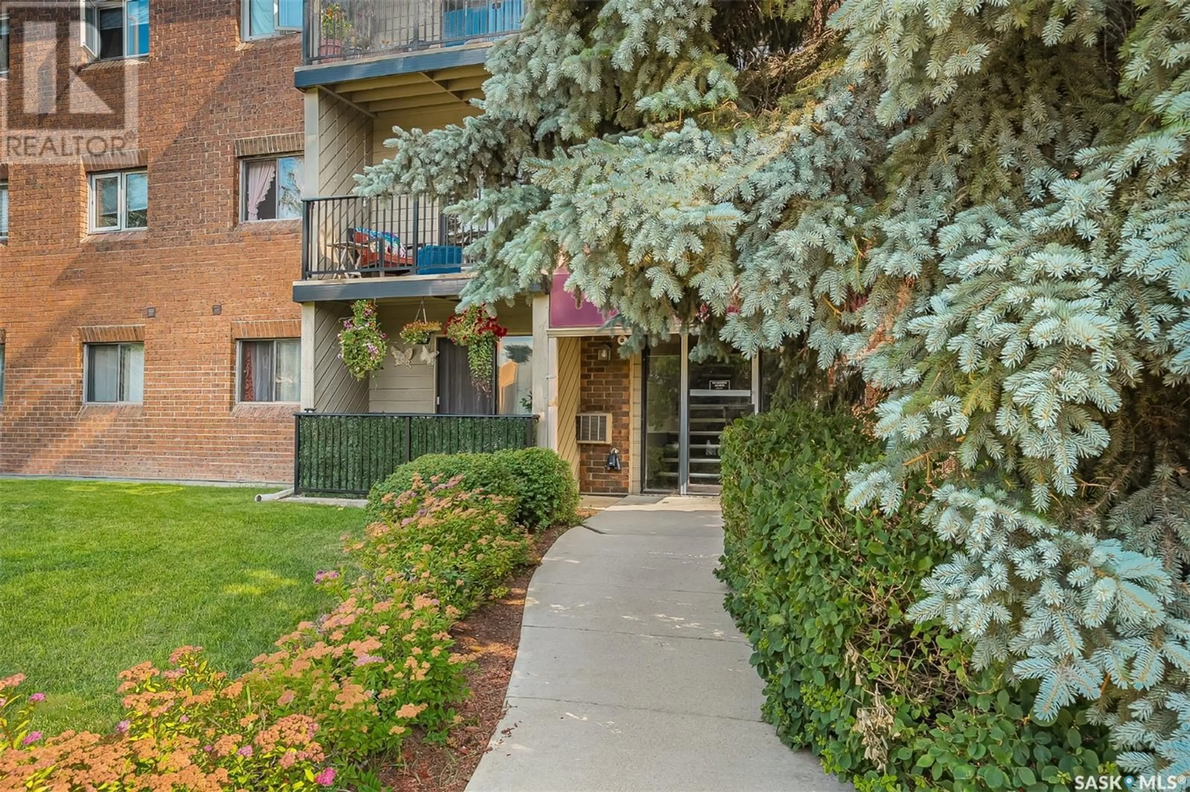 Patio, street for 4219 - 2 DEGEER STREET, Saskatoon Saskatchewan S7H4N6
