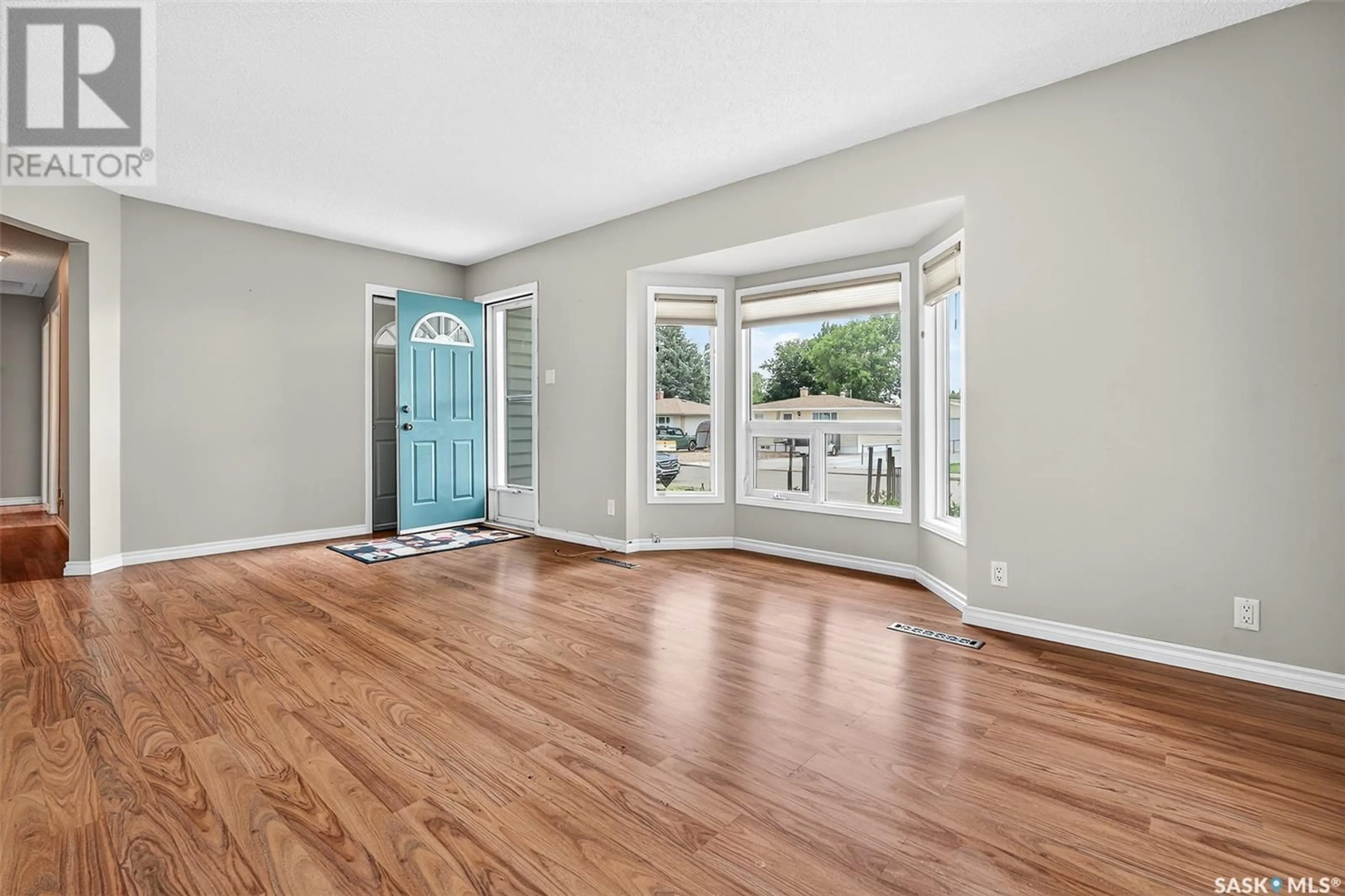 Indoor entryway for 1148 MONTGOMERY STREET, Moose Jaw Saskatchewan S6H2X3