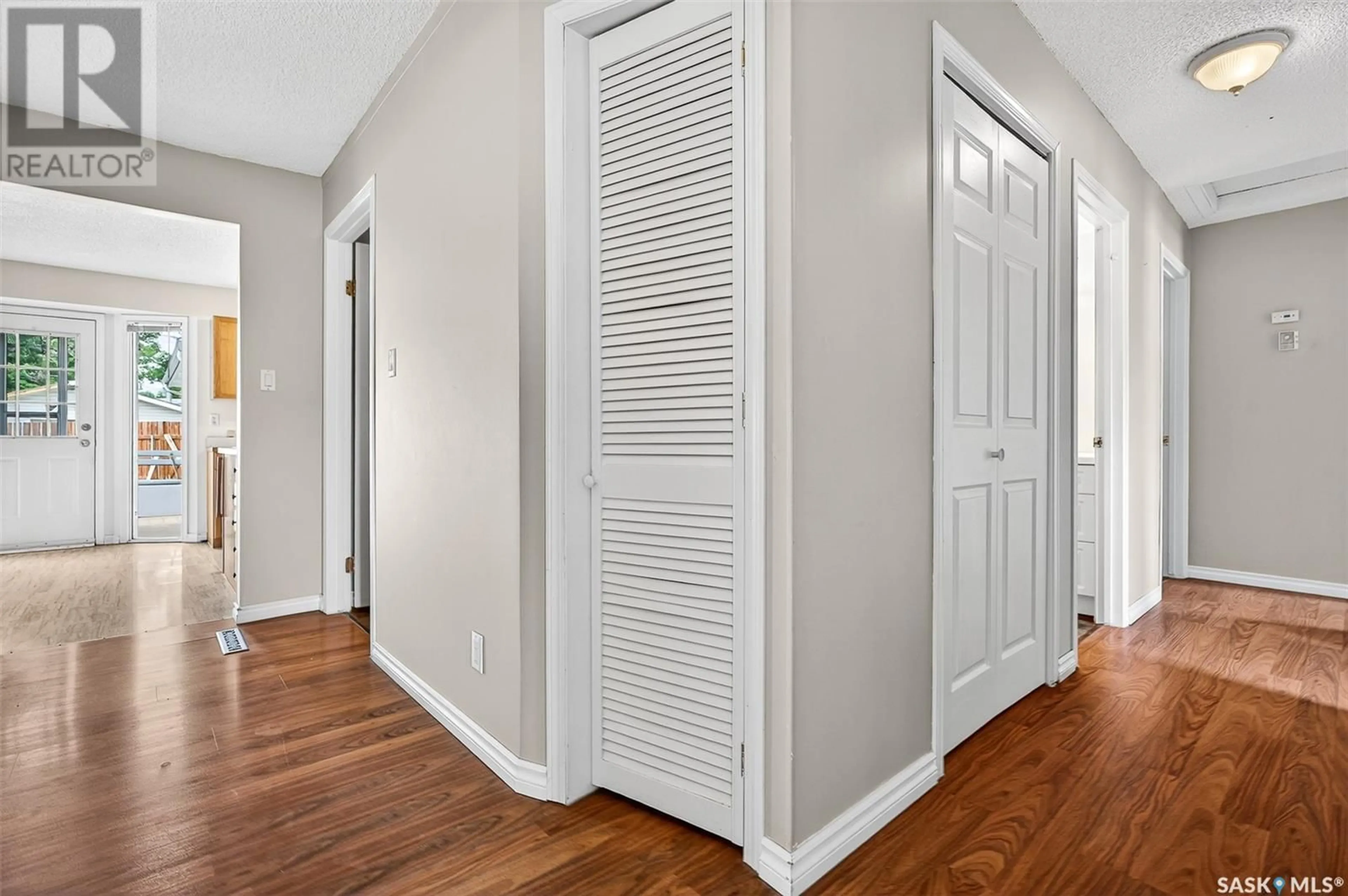 Indoor entryway for 1148 MONTGOMERY STREET, Moose Jaw Saskatchewan S6H2X3