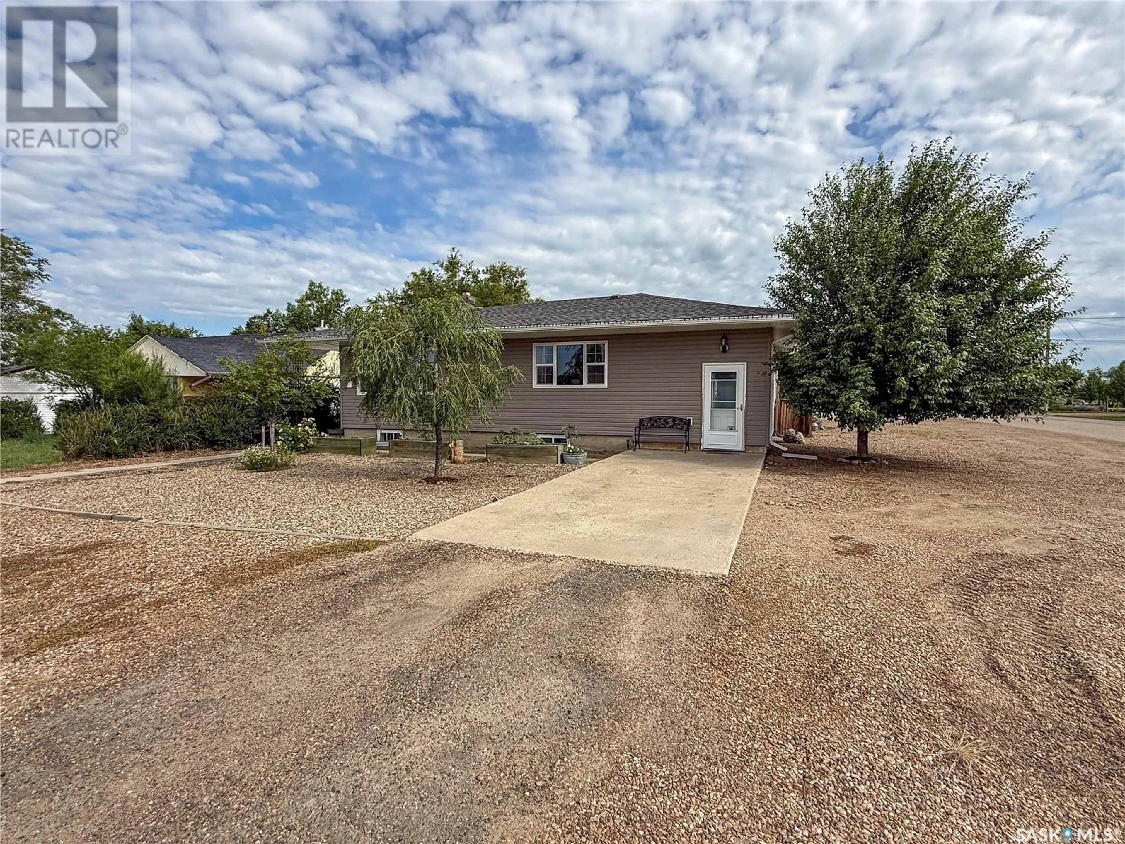 A pic from outside/outdoor area/front of a property/back of a property/a pic from drone, street for 223 2ND AVENUE, Frontier Saskatchewan S0N0W0