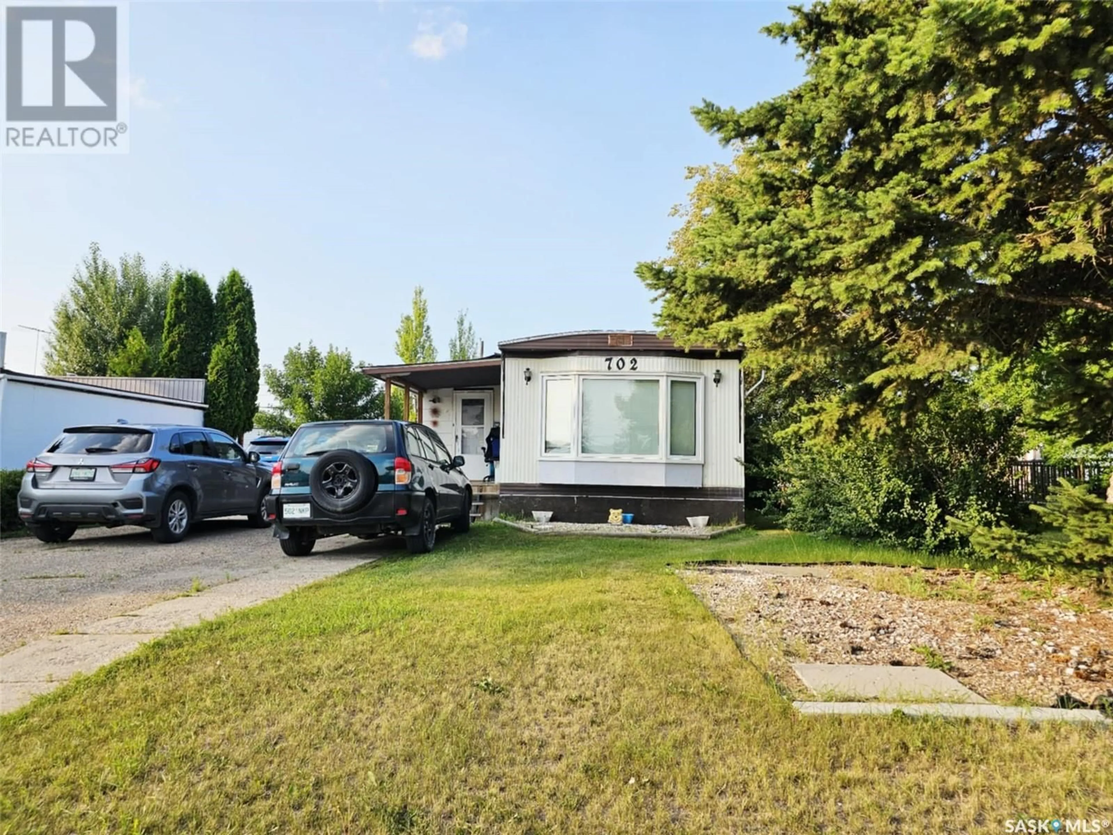 A pic from outside/outdoor area/front of a property/back of a property/a pic from drone, street for 702 FIFTH AVENUE, Melville Saskatchewan S0A2P0