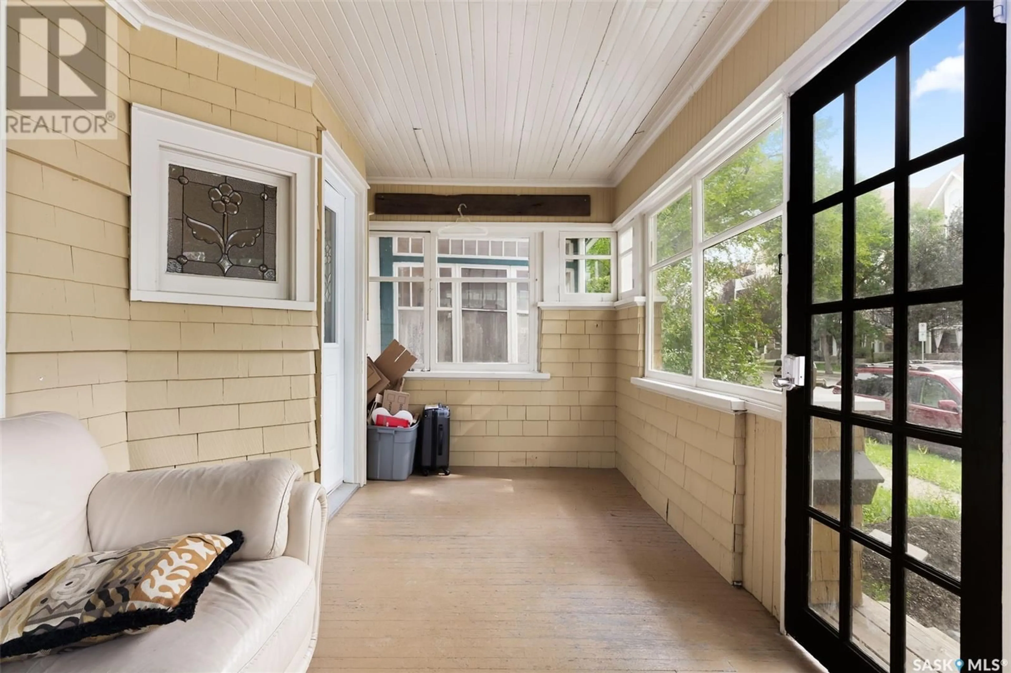 Indoor entryway for 2256 ANGUS STREET, Regina Saskatchewan S4T2A2