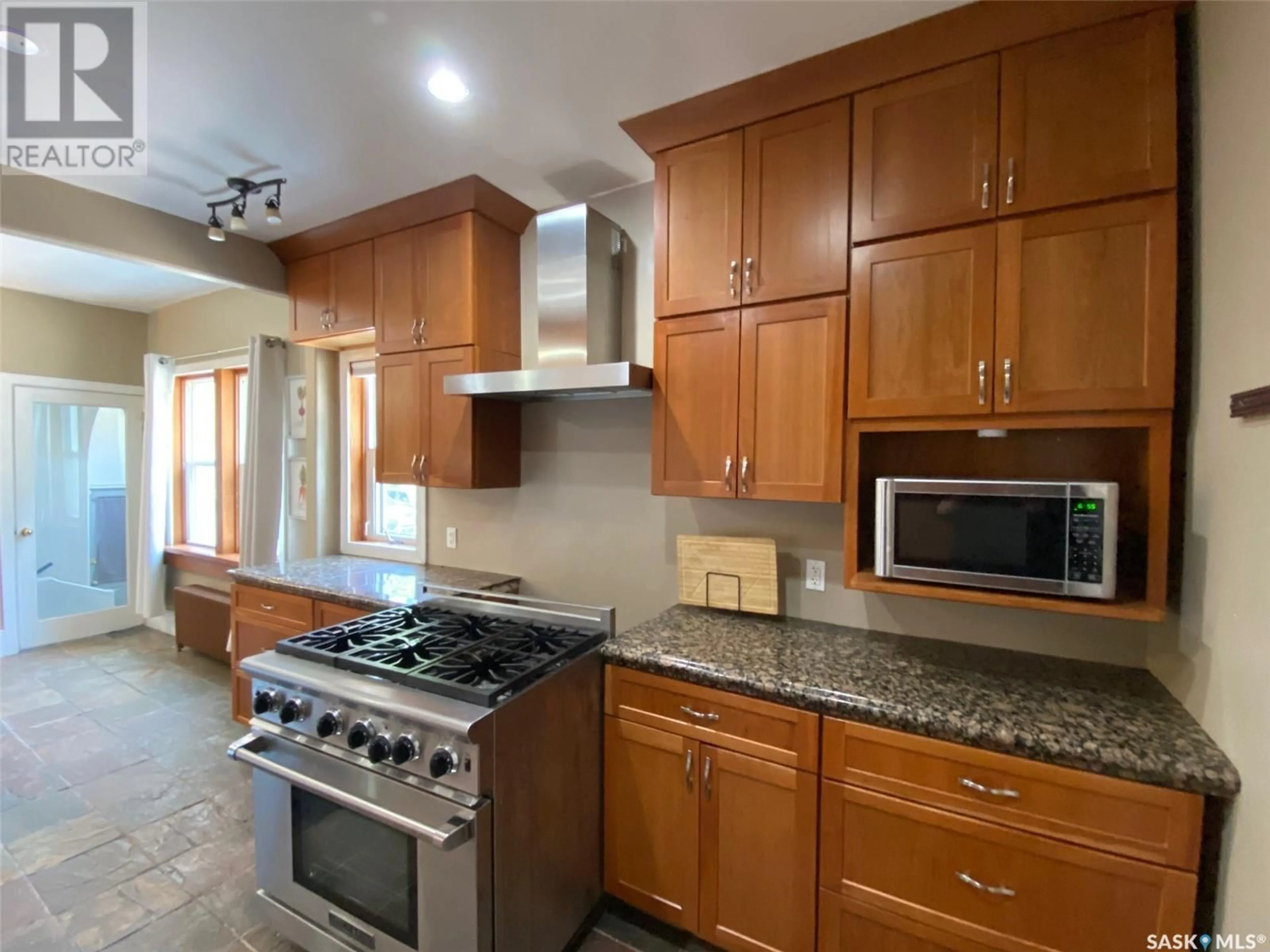 Standard kitchen, ceramic/tile floor for 34 LAURIER AVENUE, Yorkton Saskatchewan S3N1T7