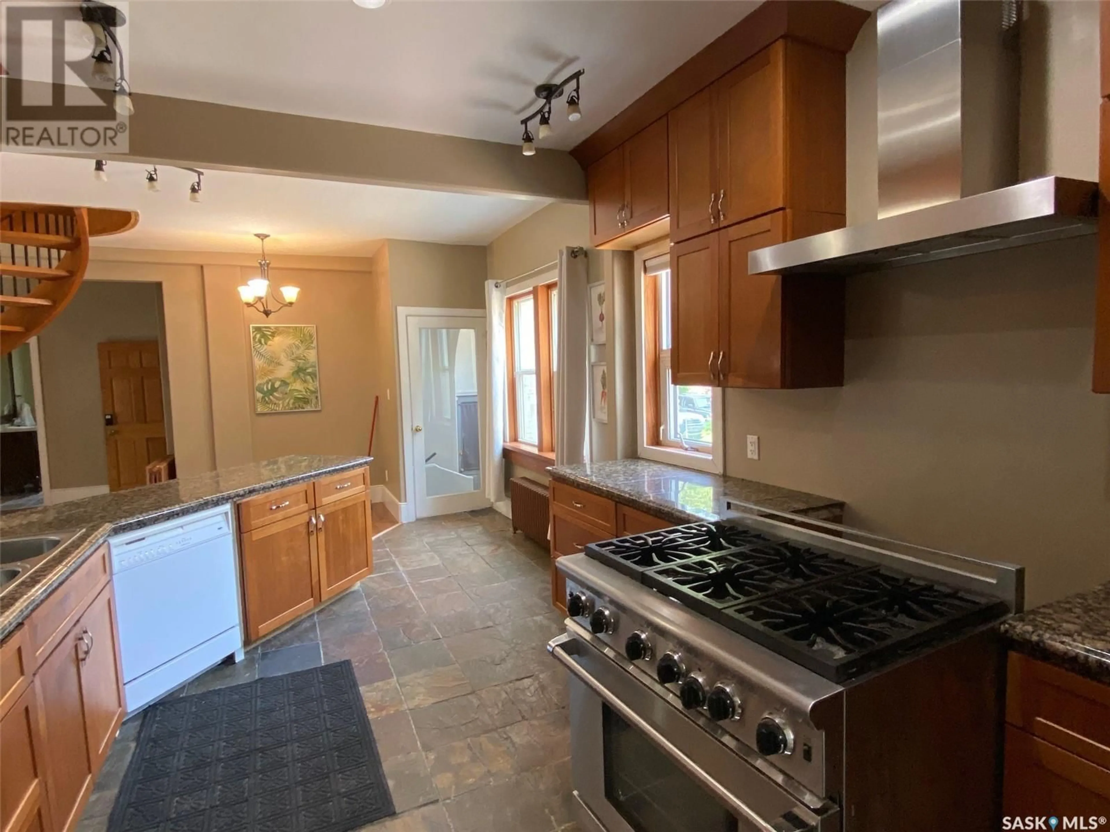 Open concept kitchen, ceramic/tile floor for 34 LAURIER AVENUE, Yorkton Saskatchewan S3N1T7