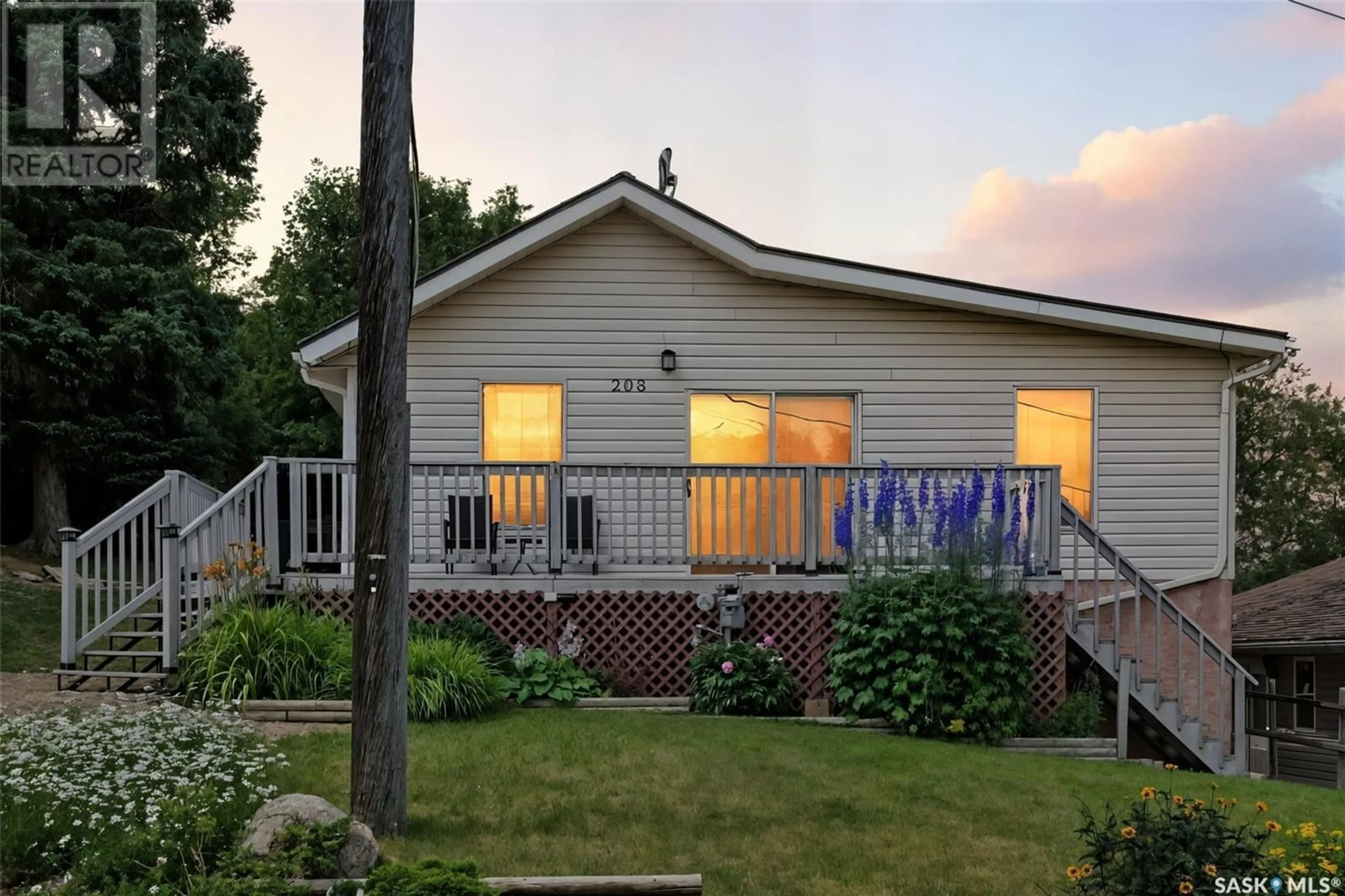 Home with vinyl exterior material, unknown for 208 ALBERT STREET, Manitou Beach Saskatchewan S0K4T1