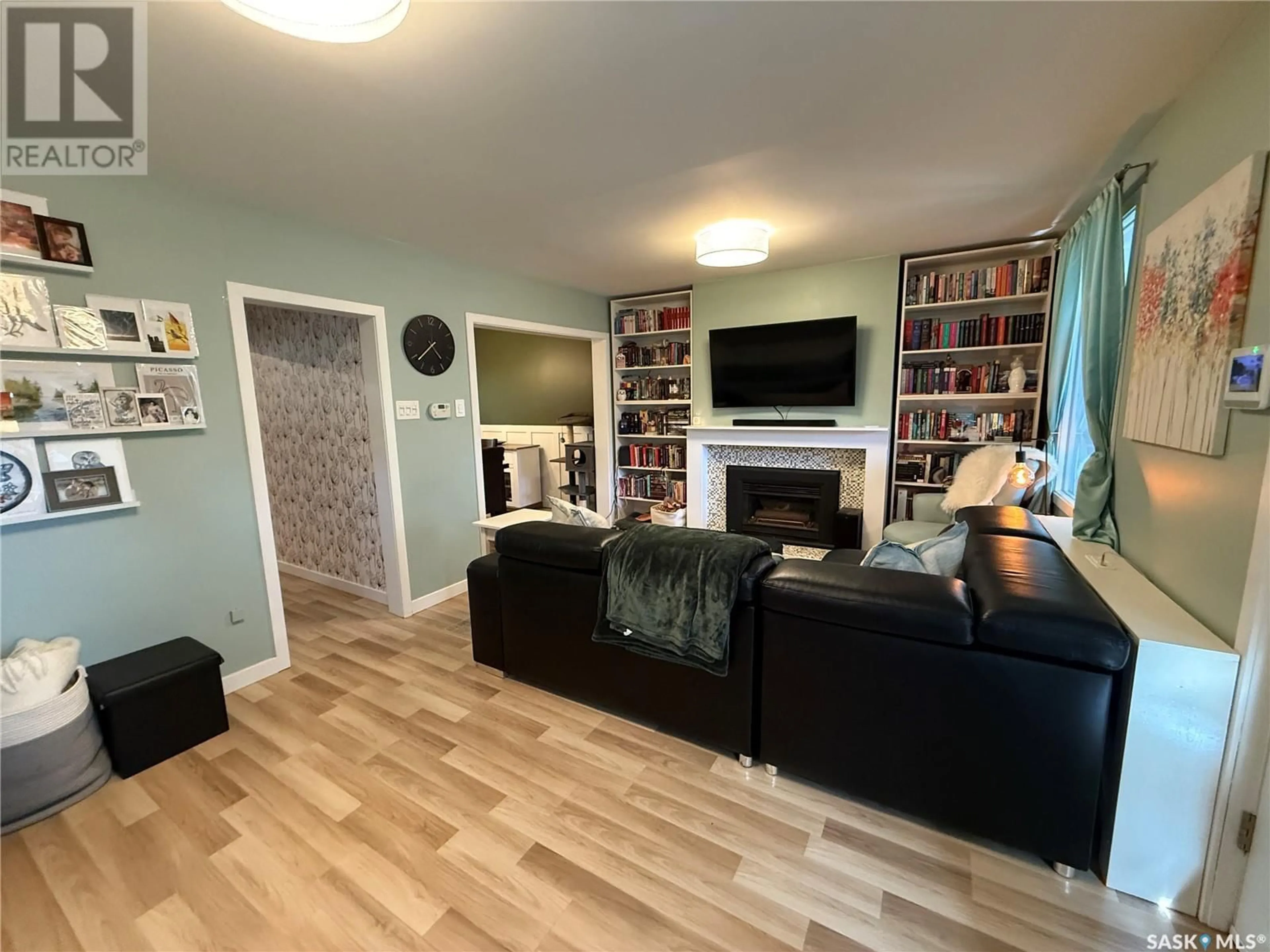 Living room with furniture, wood/laminate floor for 202 28TH STREET, Saskatoon Saskatchewan S7L0K3