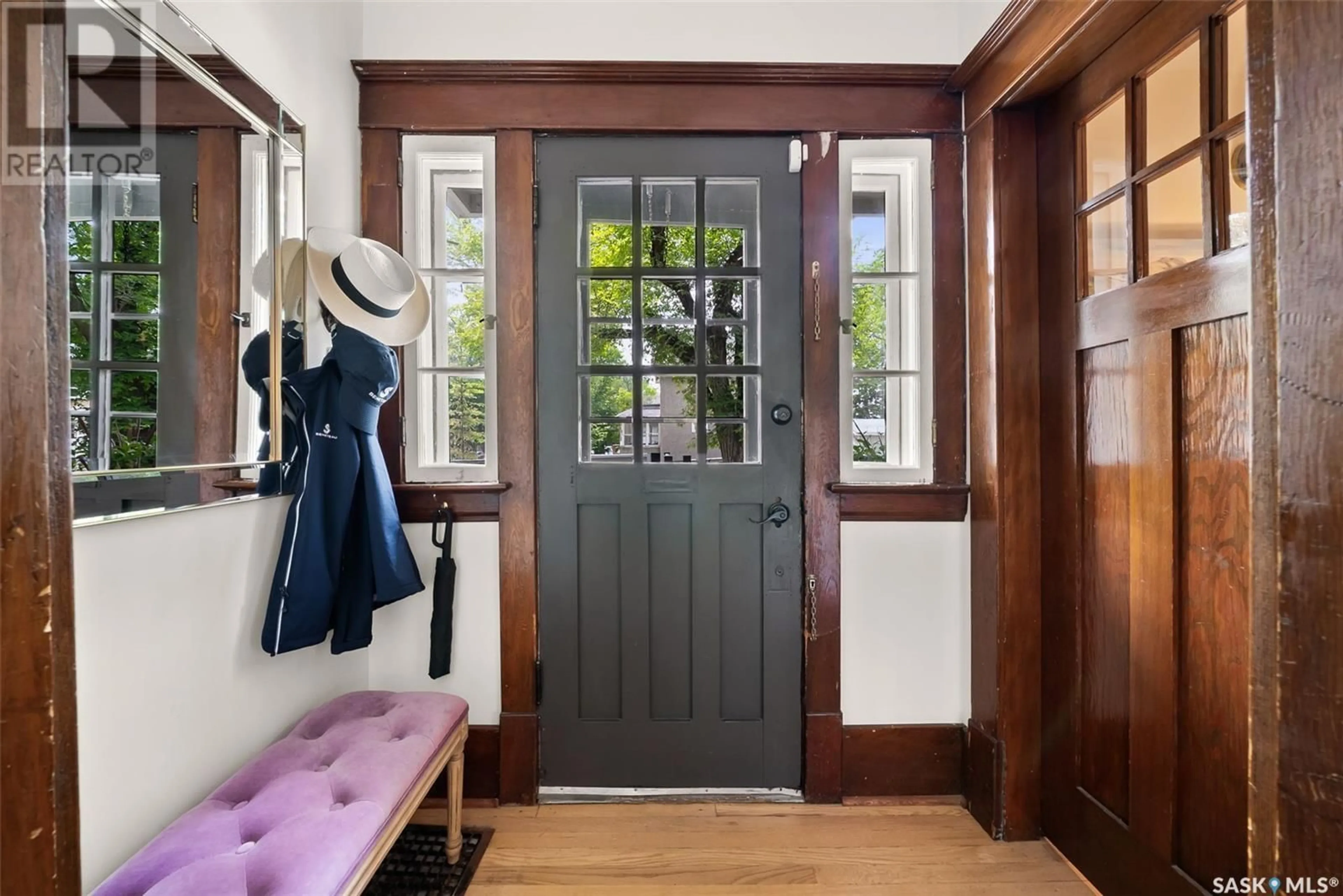 Indoor entryway for 1706 15TH AVENUE, Regina Saskatchewan S4P0Z7