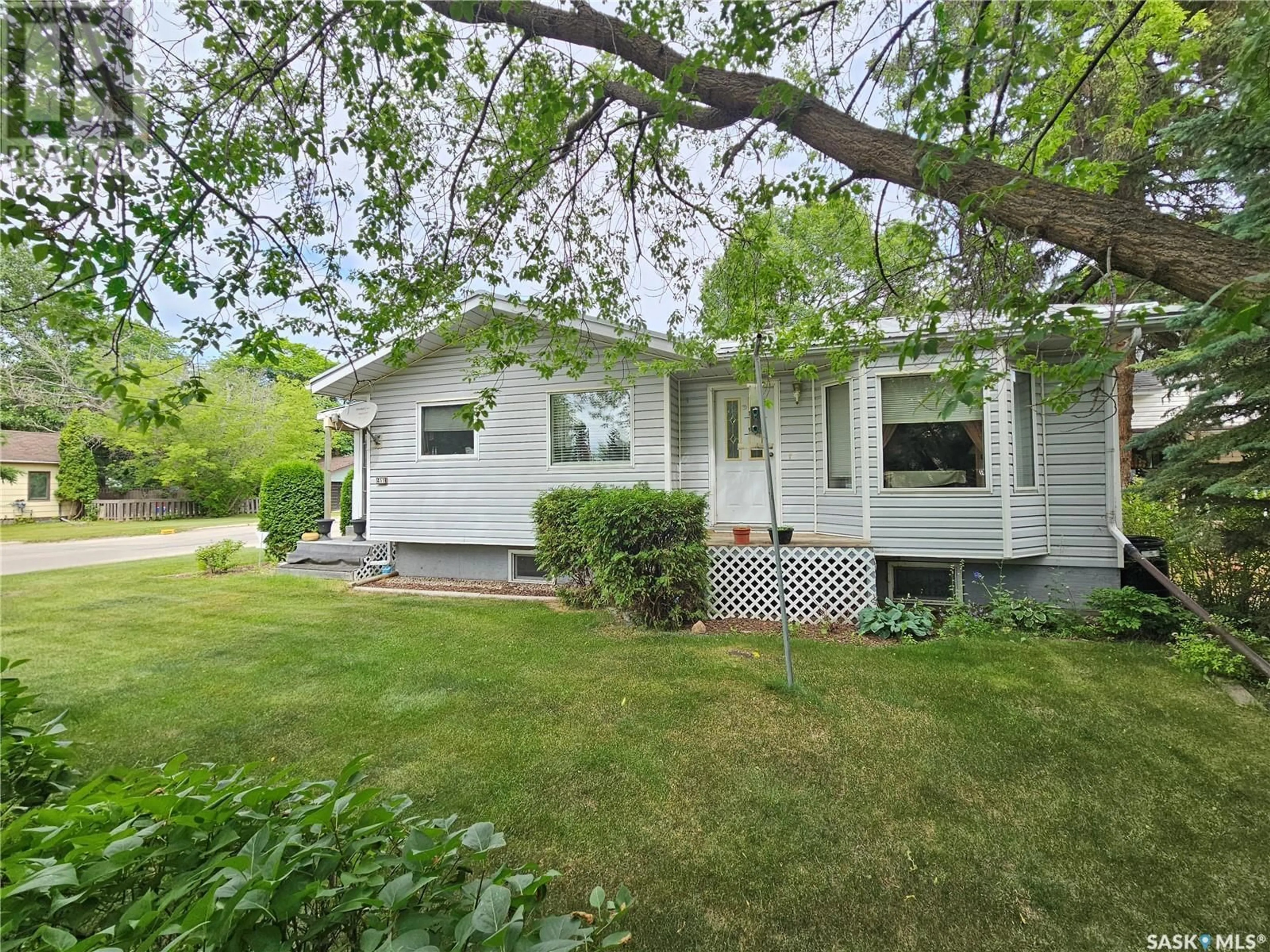 Unknown for 411 3RD AVENUE, Meadow Lake Saskatchewan S9X1B8