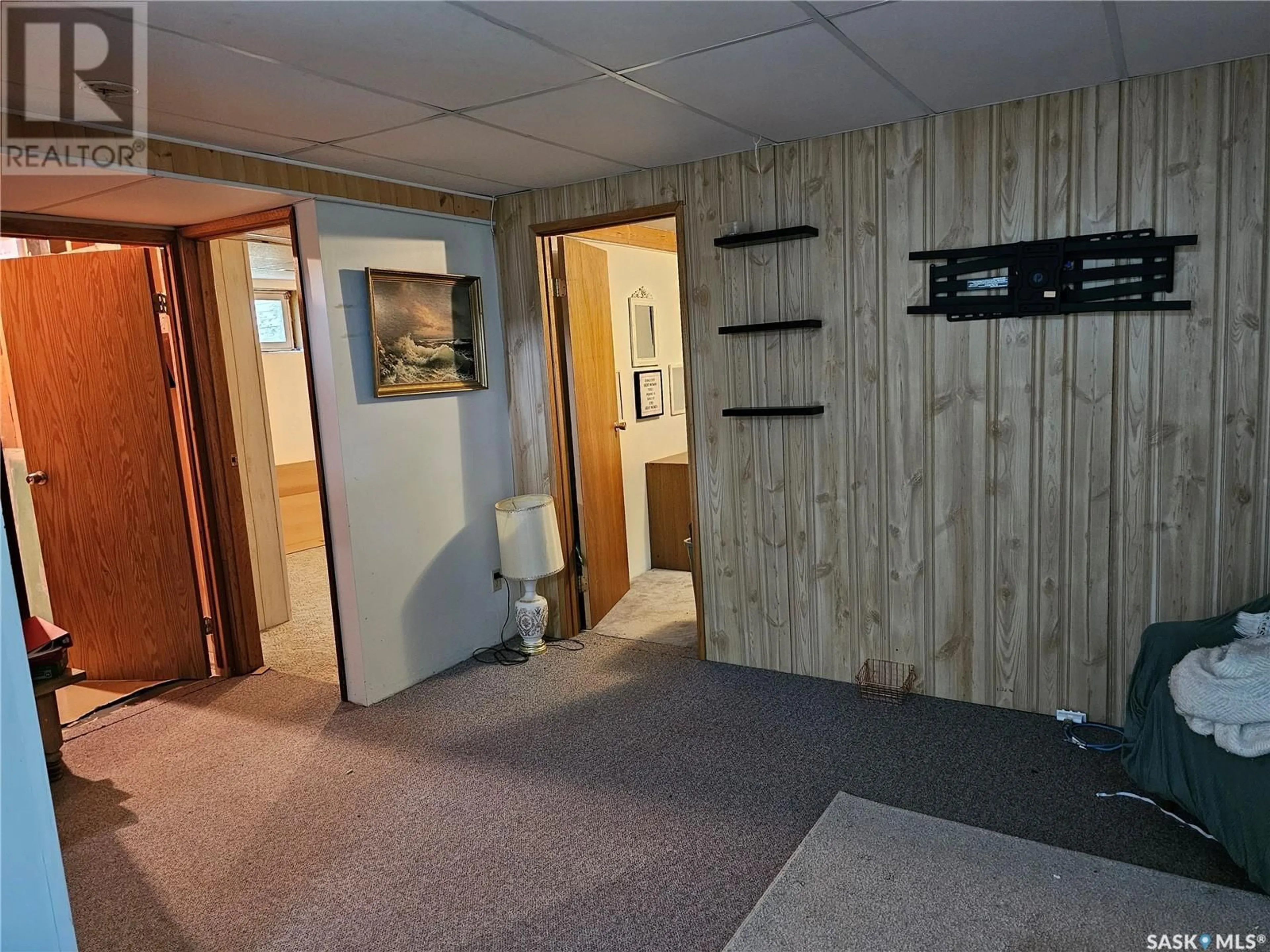 Indoor foyer for 411 3RD AVENUE, Meadow Lake Saskatchewan S9X1B8