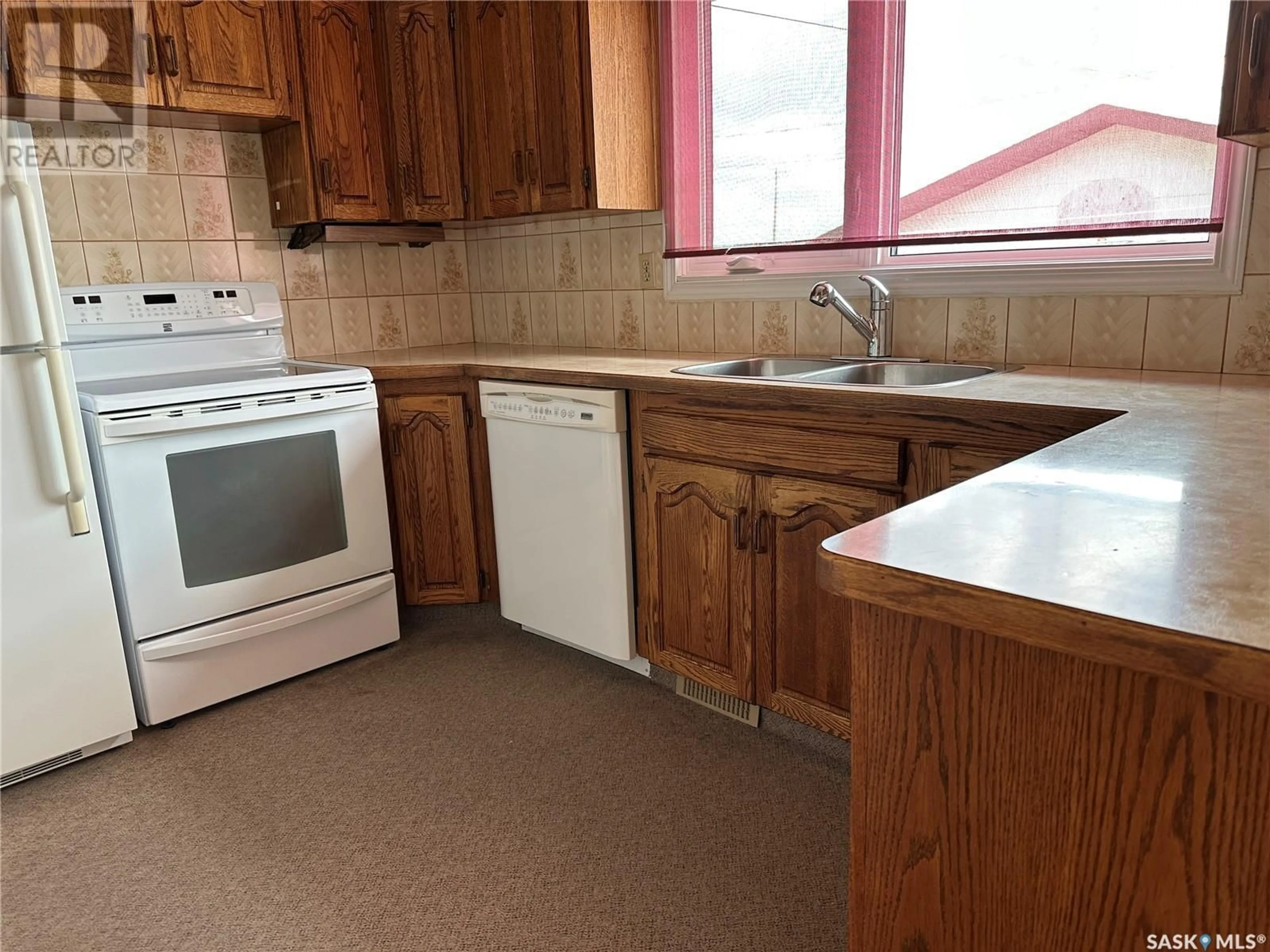 Standard kitchen, unknown for 96 9TH AVENUE, Weyburn Saskatchewan S4H1Z7