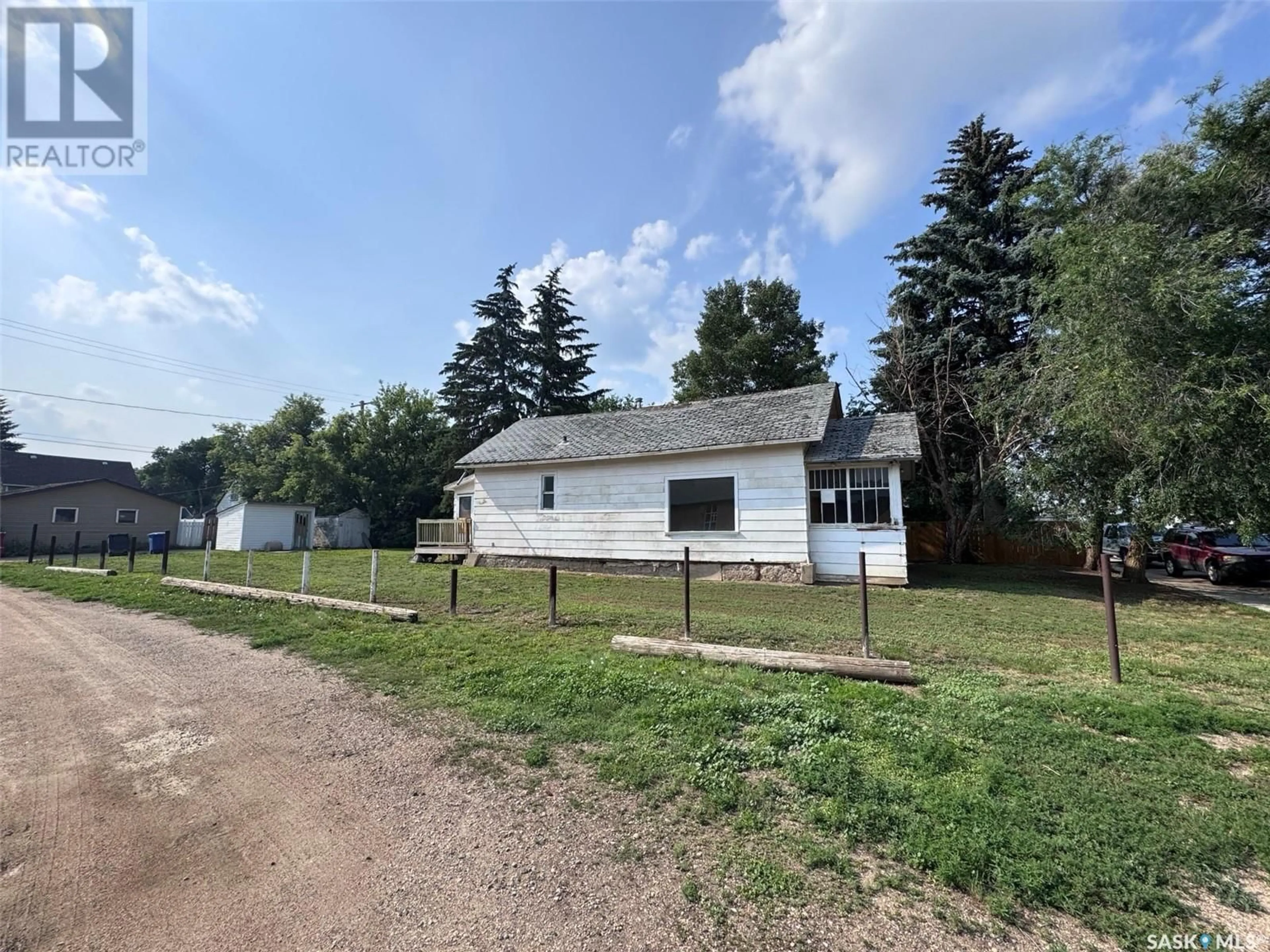 Unknown for 1044 7TH AVENUE, Moose Jaw Saskatchewan S6H4C4