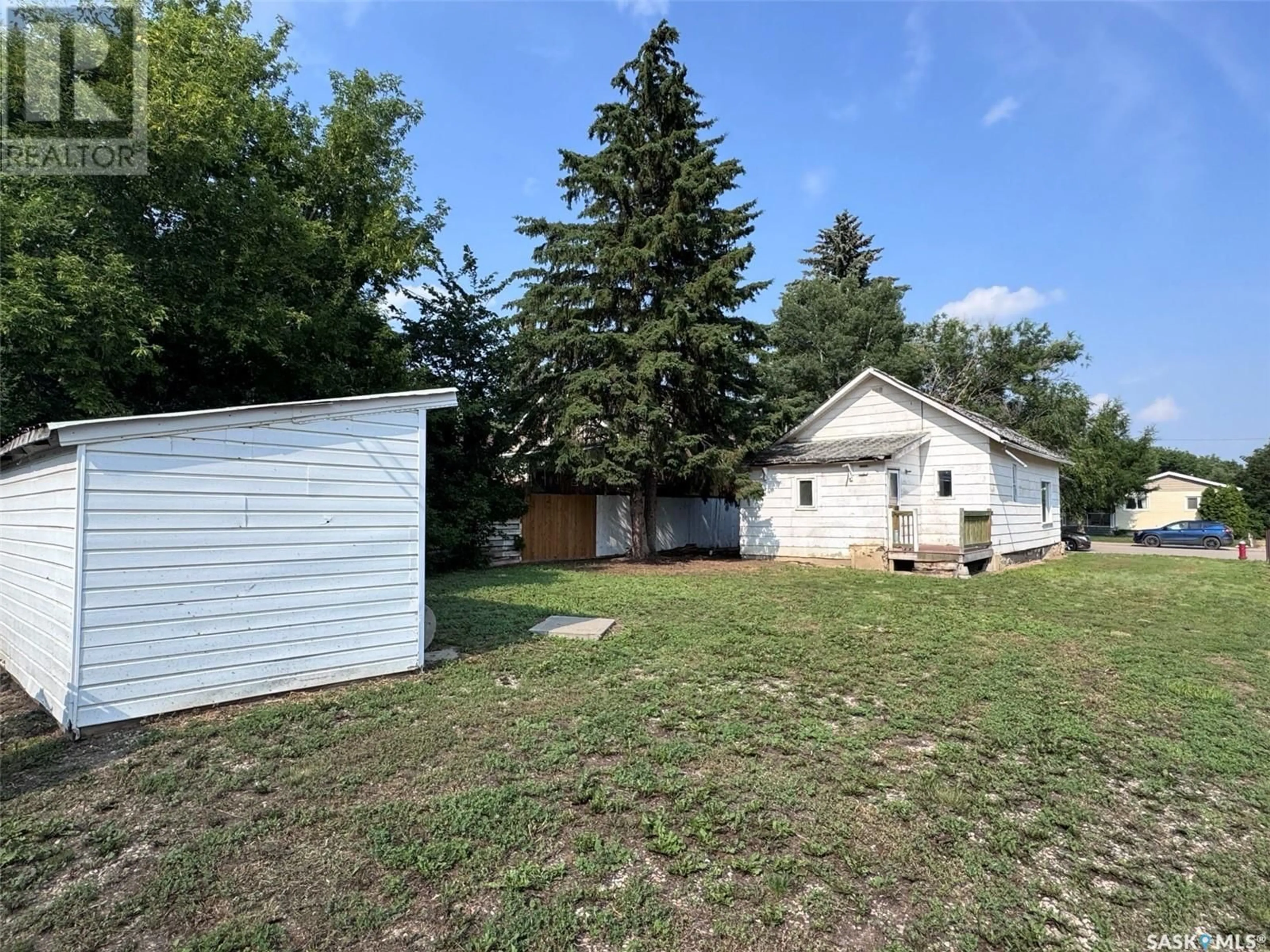 A pic from outside/outdoor area/front of a property/back of a property/a pic from drone, unknown for 1044 7TH AVENUE, Moose Jaw Saskatchewan S6H4C4