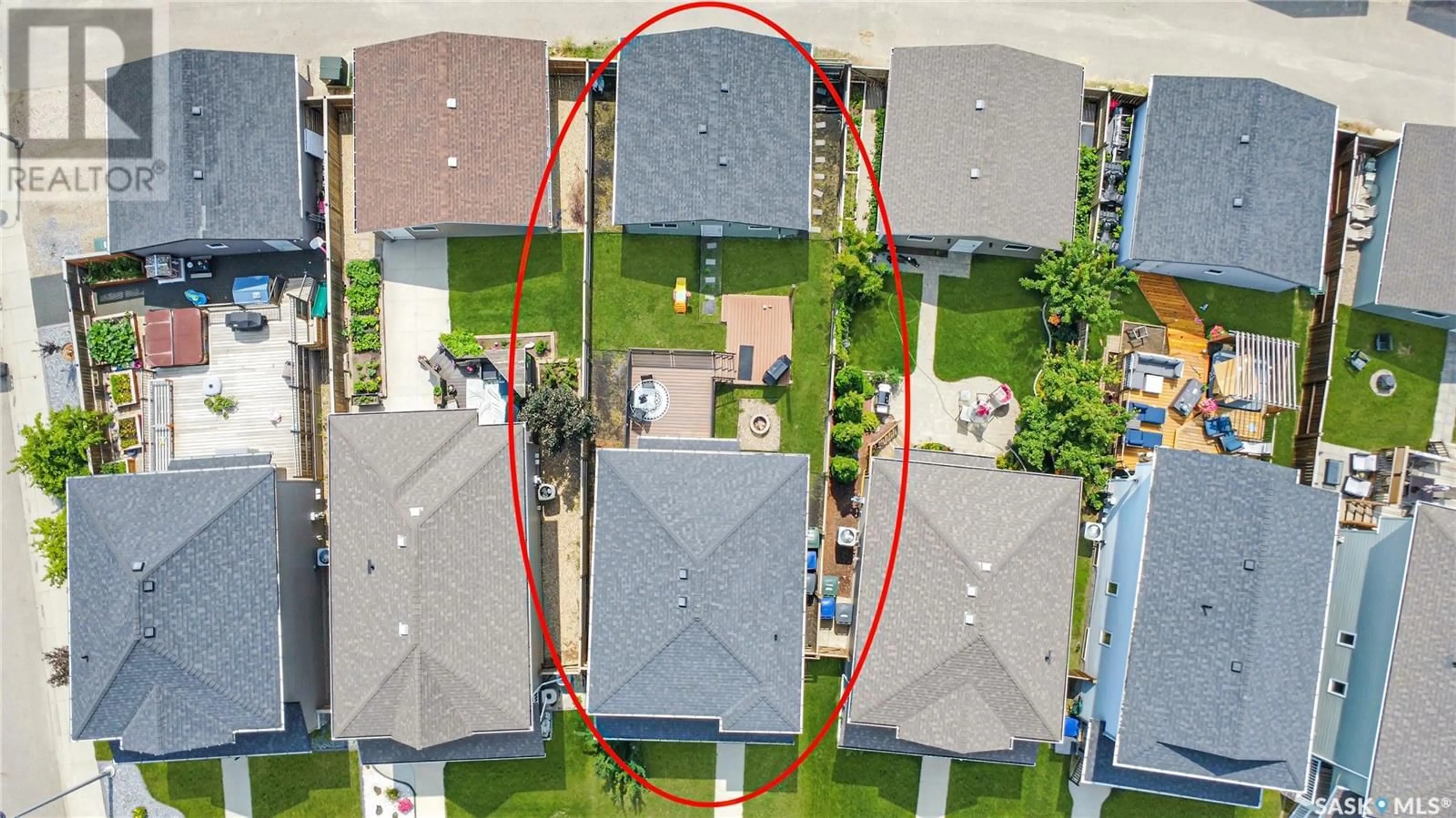 A pic from outside/outdoor area/front of a property/back of a property/a pic from drone, street for 534 STONEBRIDGE COMMON, Saskatoon Saskatchewan S7T0N8