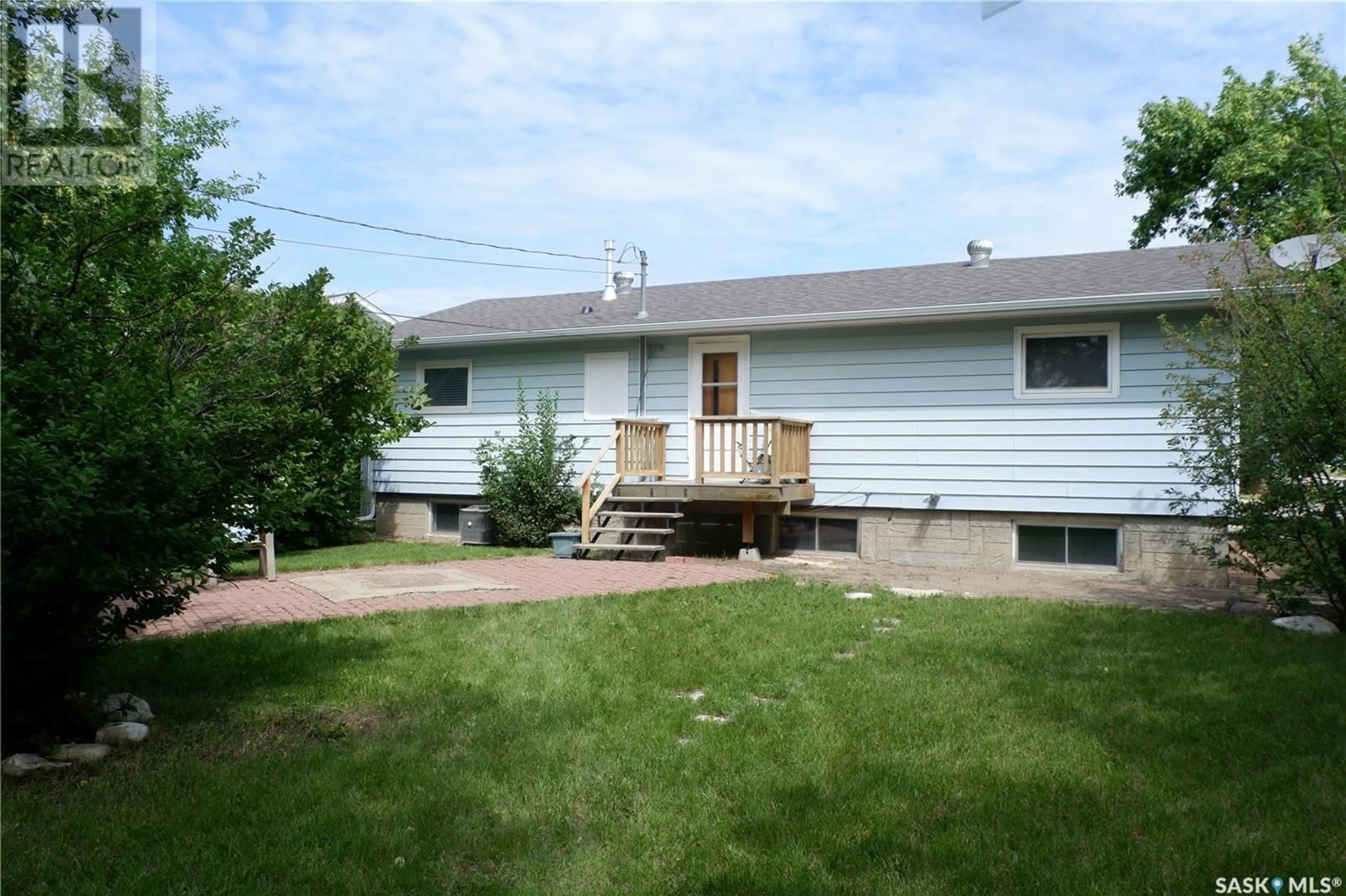 Patio, street for 260 6TH AVENUE, Gravelbourg Saskatchewan S0H1X0