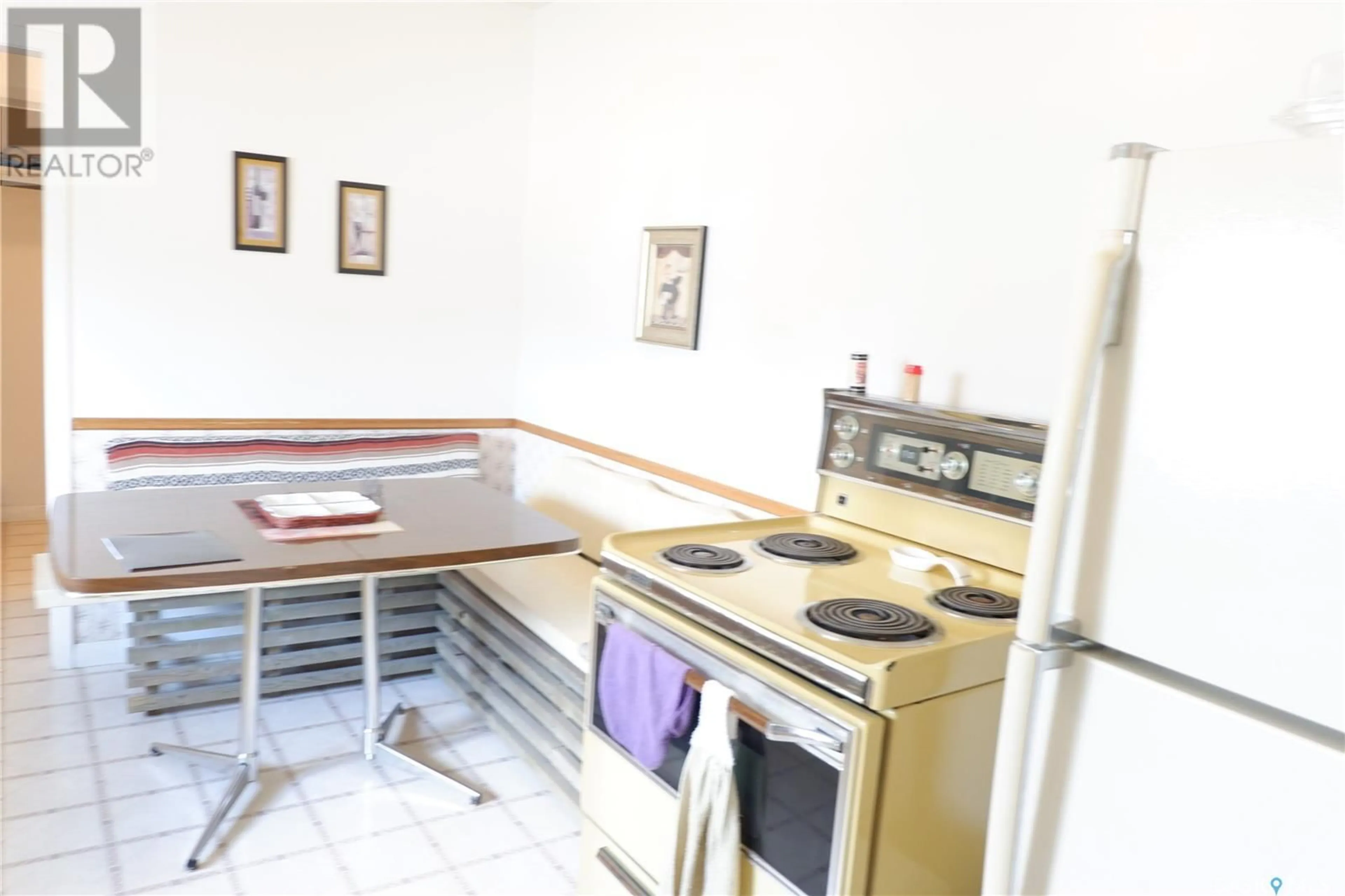 Standard kitchen, unknown for 260 6TH AVENUE, Gravelbourg Saskatchewan S0H1X0
