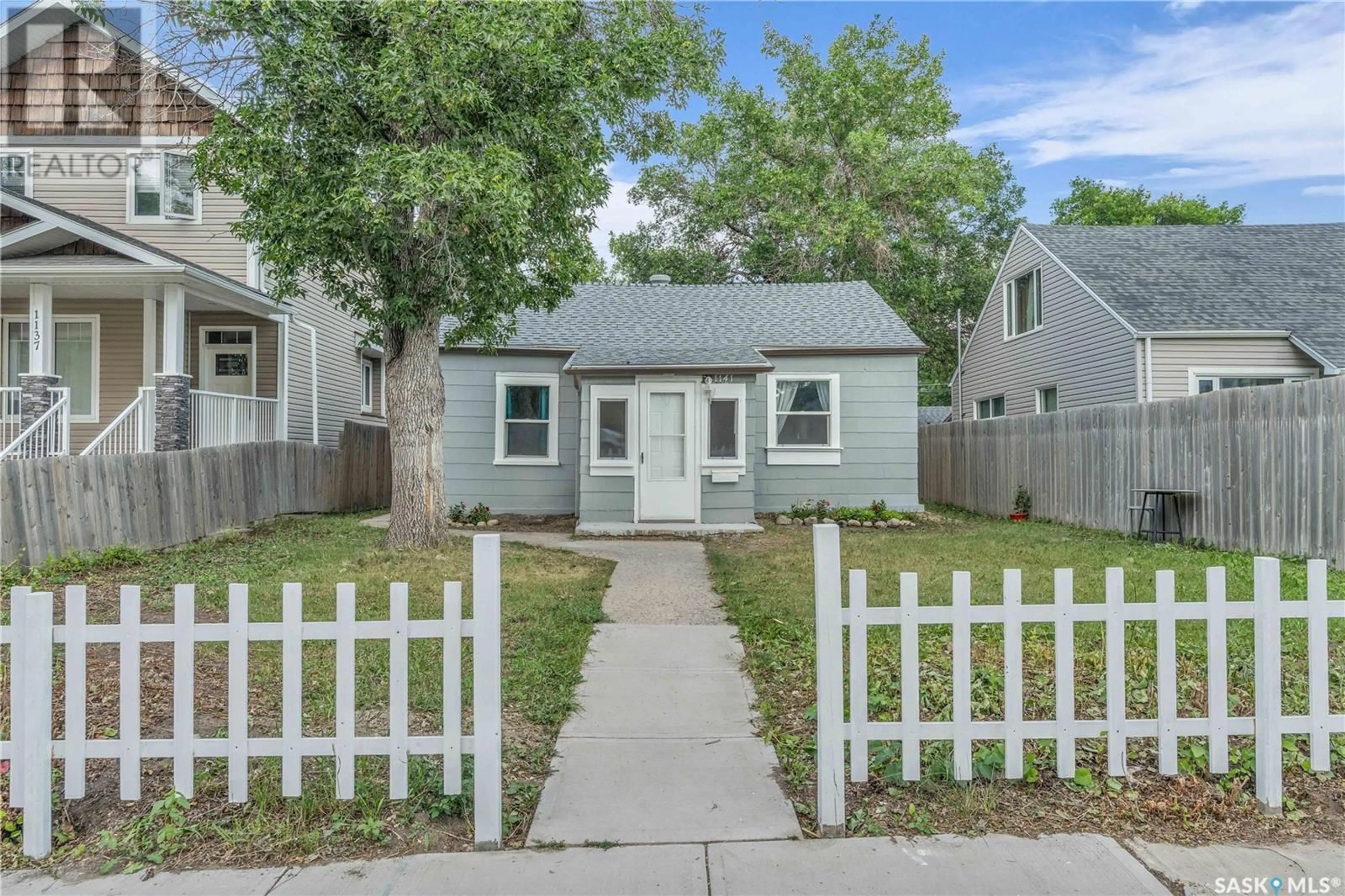 Home with vinyl exterior material, street for 1141 WALLACE STREET, Regina Saskatchewan S4N3Z1