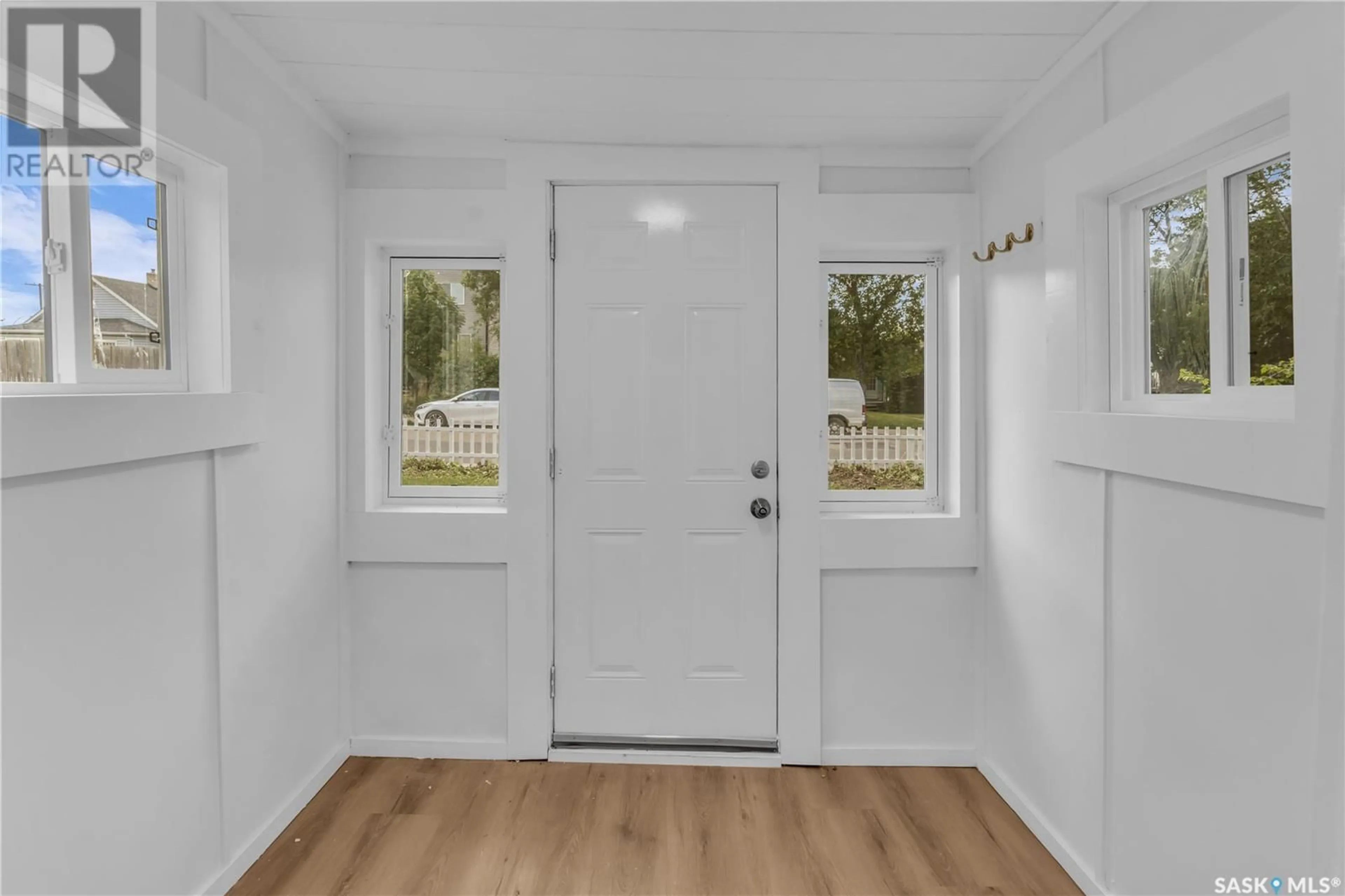 Indoor entryway for 1141 WALLACE STREET, Regina Saskatchewan S4N3Z1