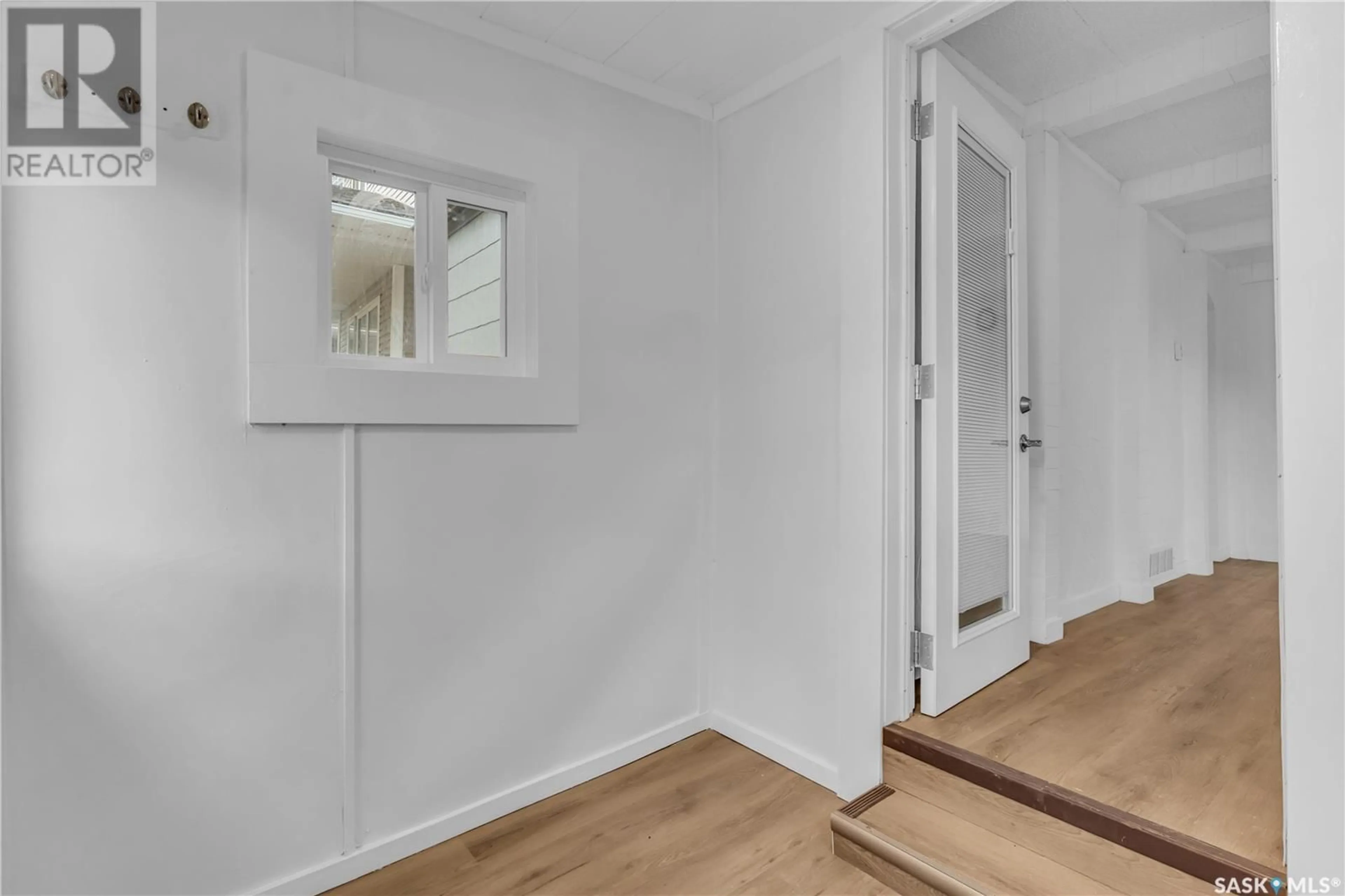 Indoor entryway for 1141 WALLACE STREET, Regina Saskatchewan S4N3Z1