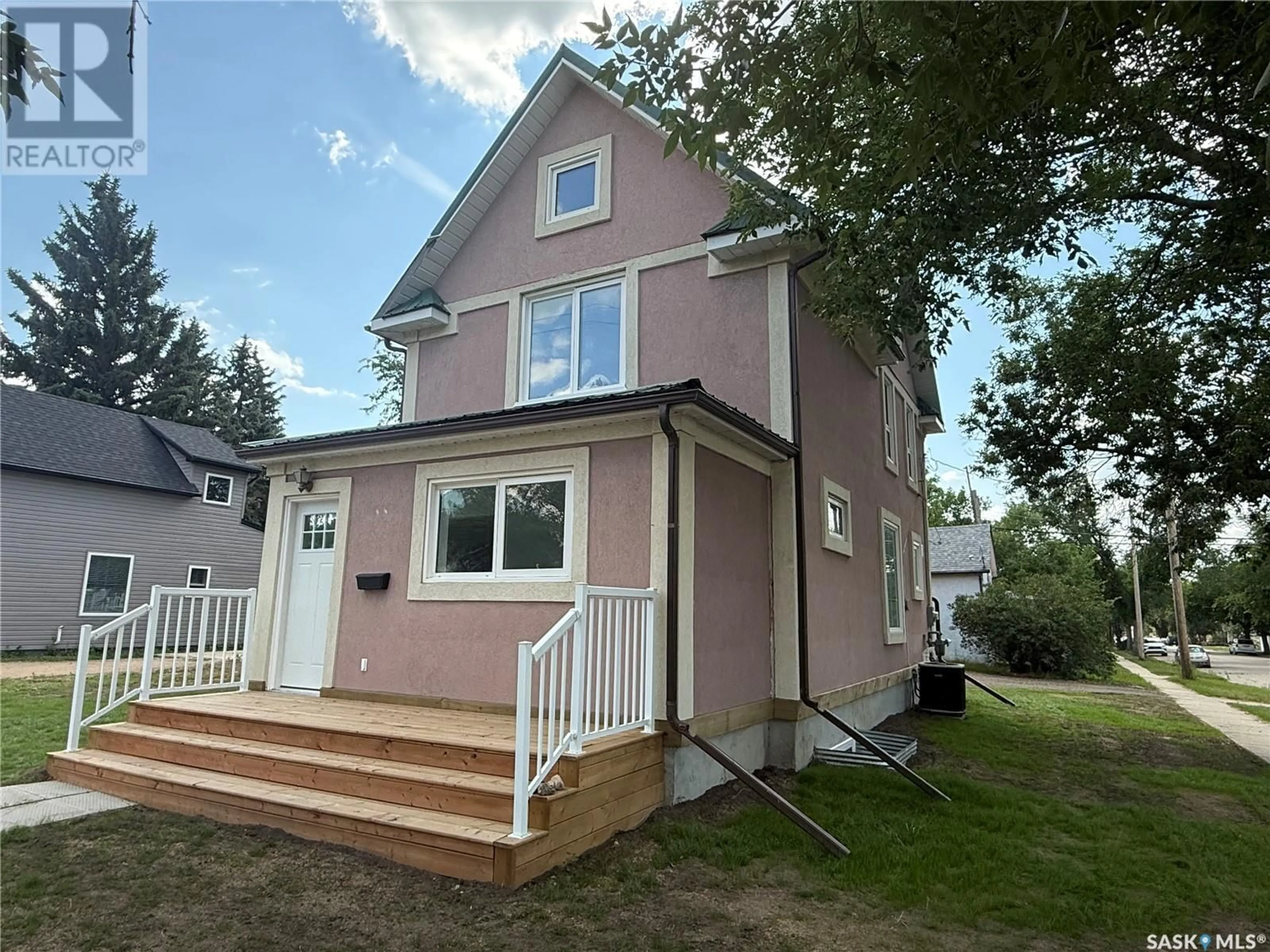 Home with vinyl exterior material, unknown for 301 3RD STREET, Weyburn Saskatchewan S4H2C5
