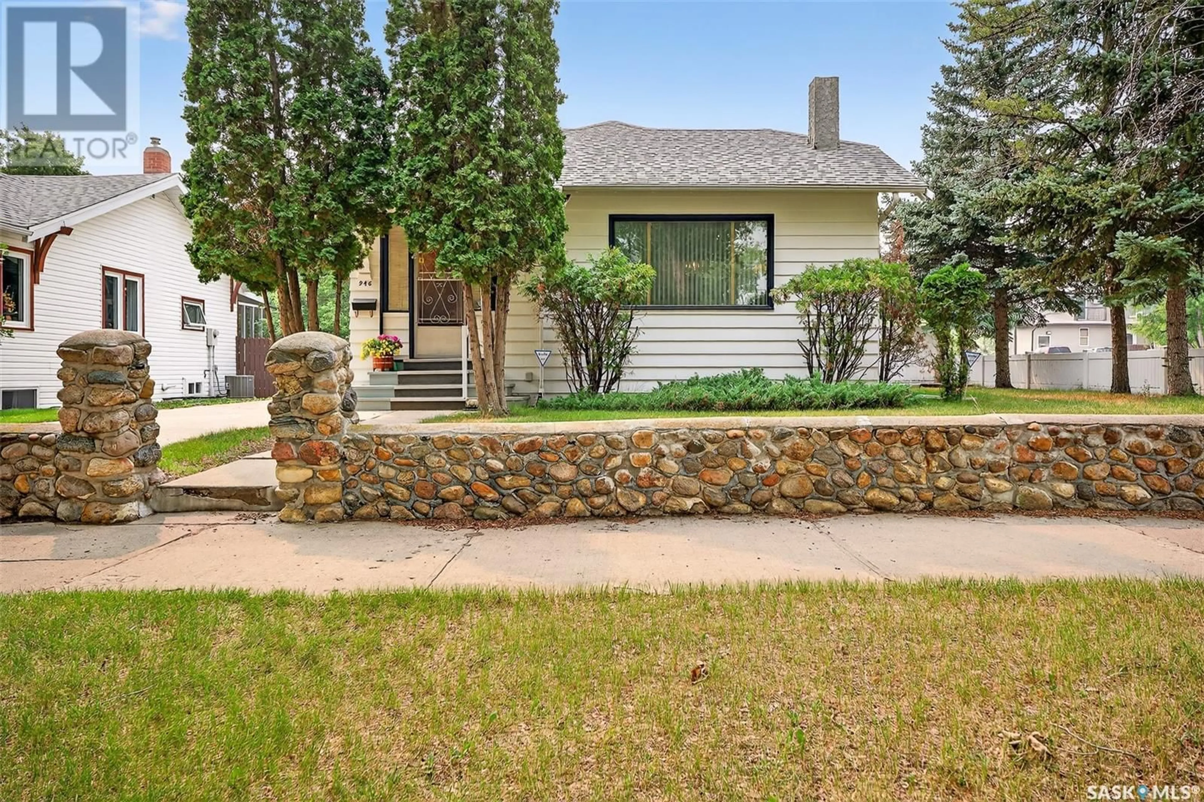 Unknown for 946 2ND AVENUE, Moose Jaw Saskatchewan S6H1C1