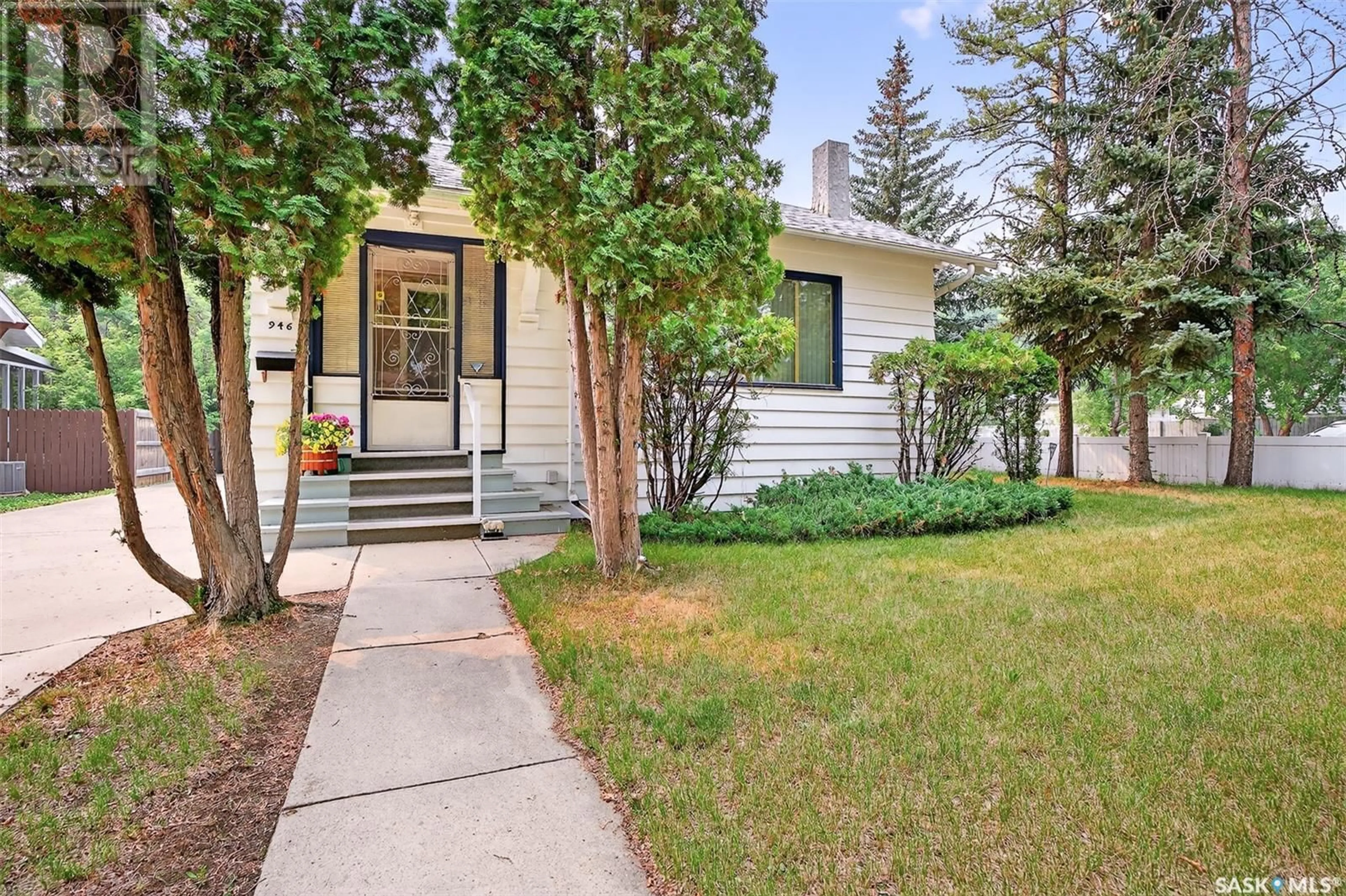 Unknown for 946 2ND AVENUE, Moose Jaw Saskatchewan S6H1C1