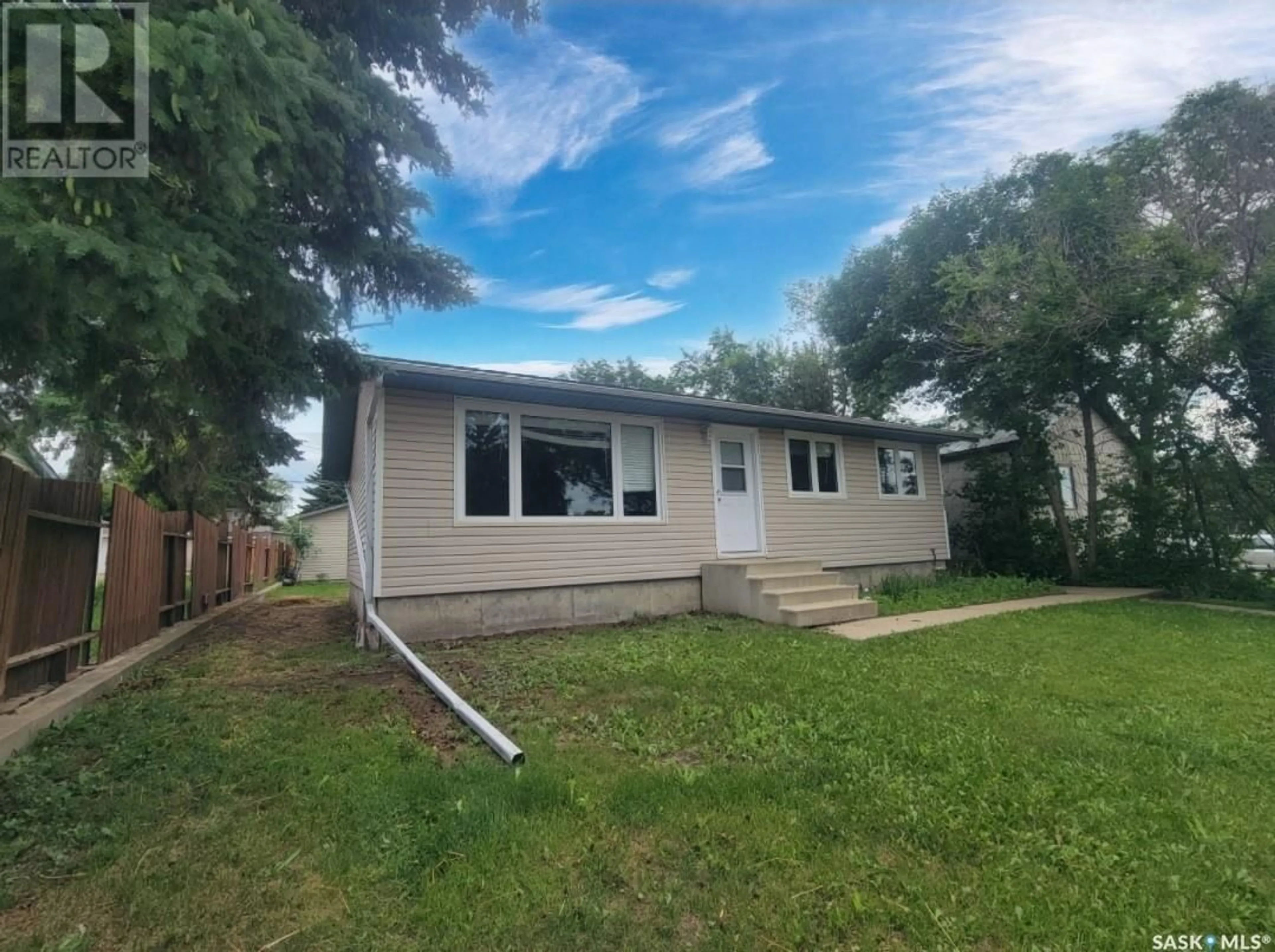 Home with vinyl exterior material, unknown for 4903 TRIBUNE STREET, Macklin Saskatchewan S0L2C0