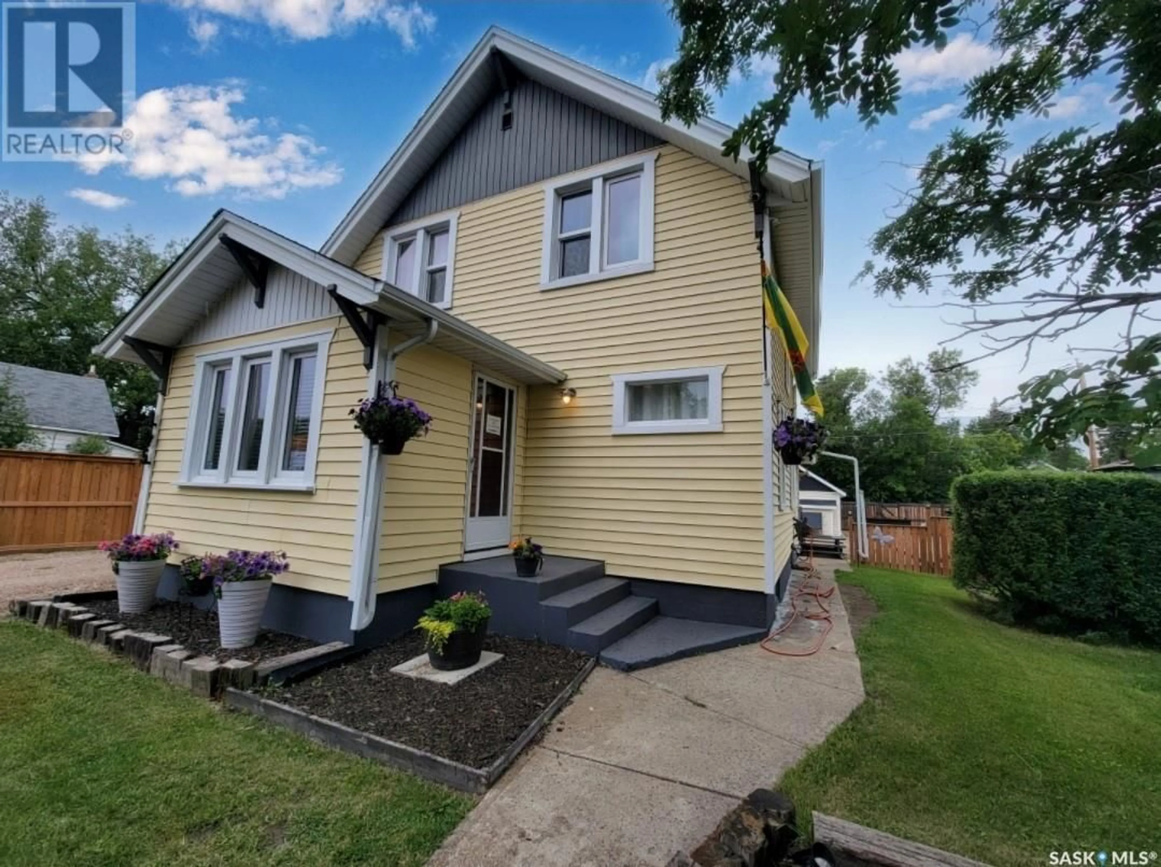Home with vinyl exterior material, street for 305 1ST STREET, Wilkie Saskatchewan S0K4W0