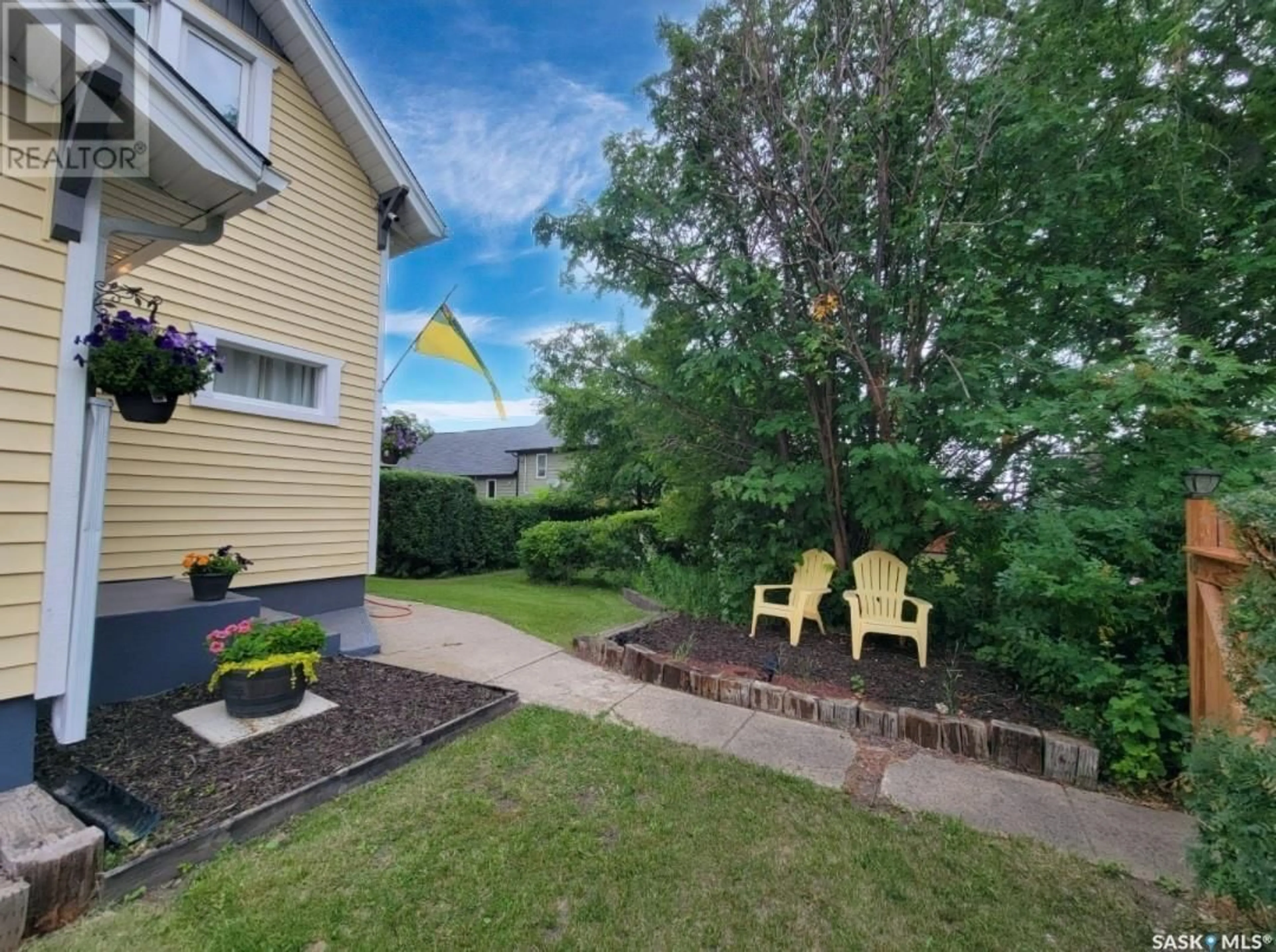 Patio, street for 305 1ST STREET, Wilkie Saskatchewan S0K4W0
