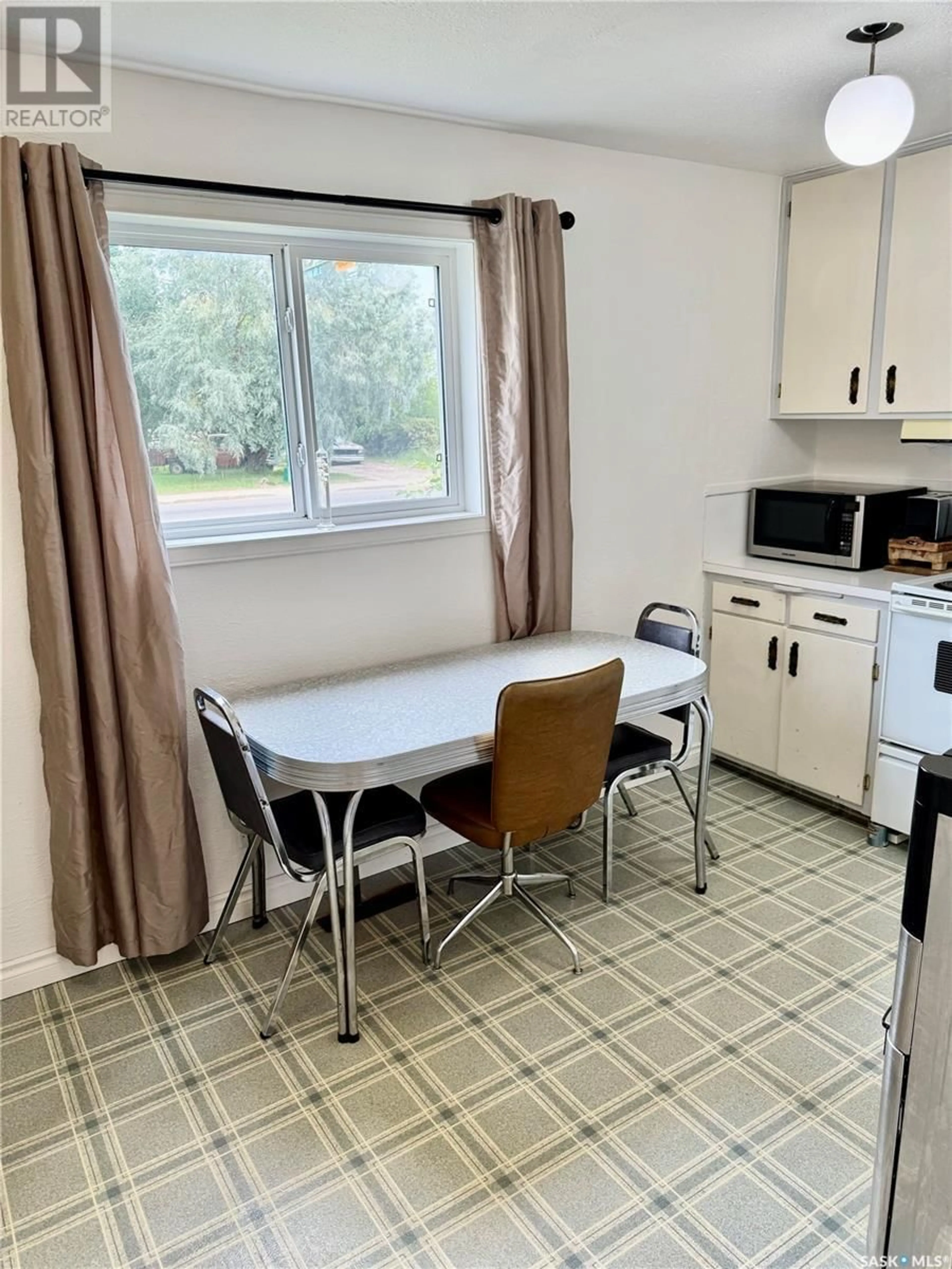 Standard kitchen, unknown for 597 RIVER STREET, Prince Albert Saskatchewan S6V2J2