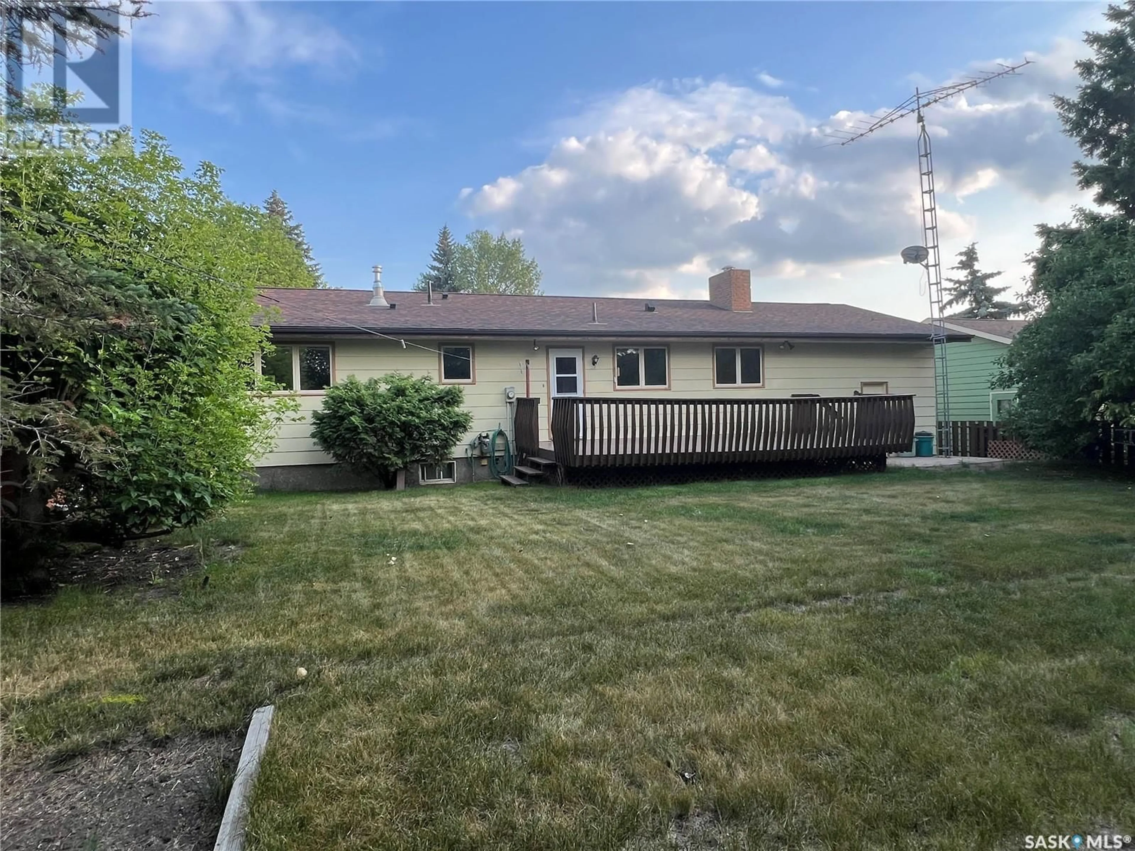A pic from outside/outdoor area/front of a property/back of a property/a pic from drone, unknown for 1130 CORNING AVENUE, Esterhazy Saskatchewan S0A0X0