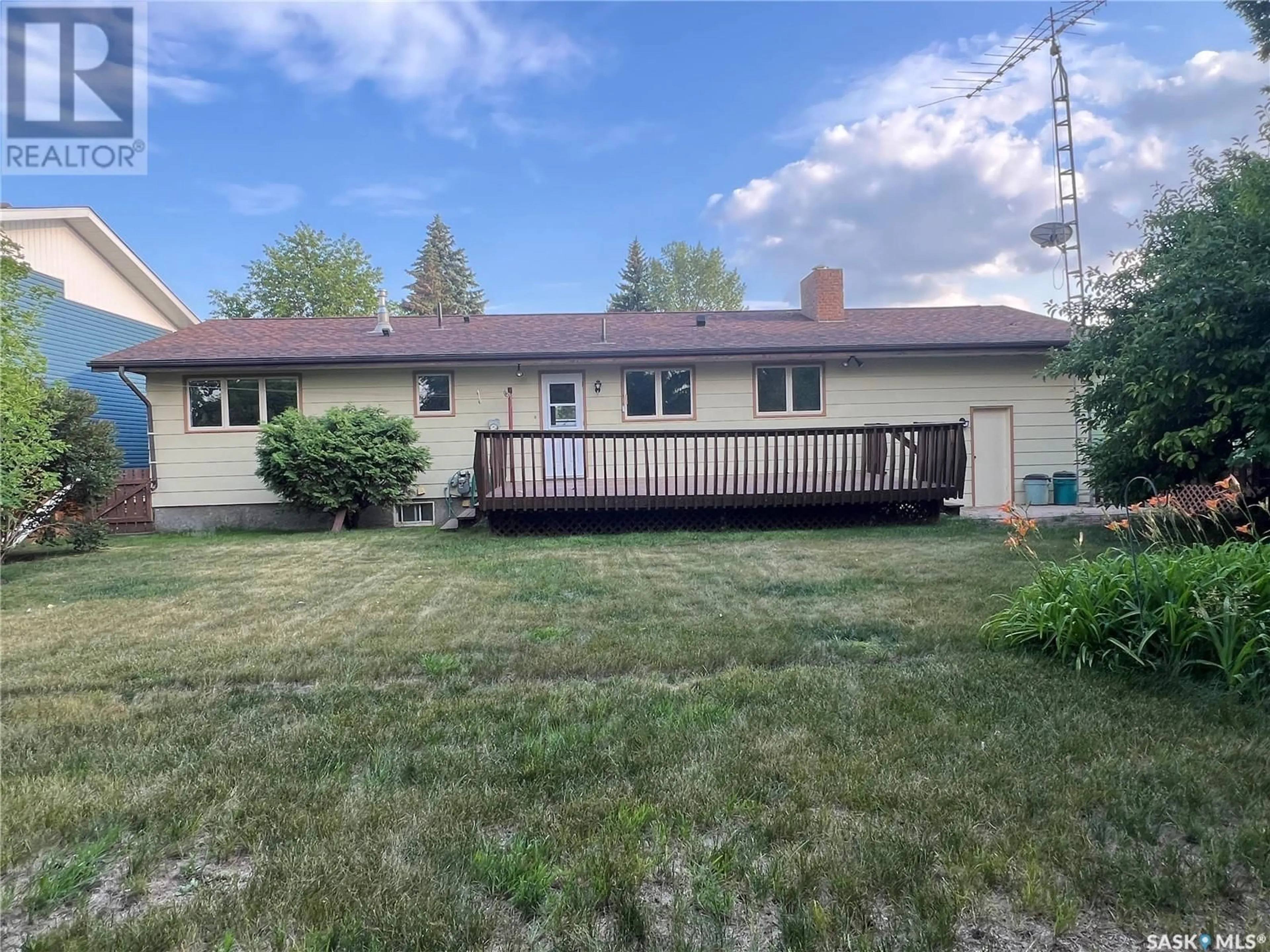 A pic from outside/outdoor area/front of a property/back of a property/a pic from drone, unknown for 1130 CORNING AVENUE, Esterhazy Saskatchewan S0A0X0