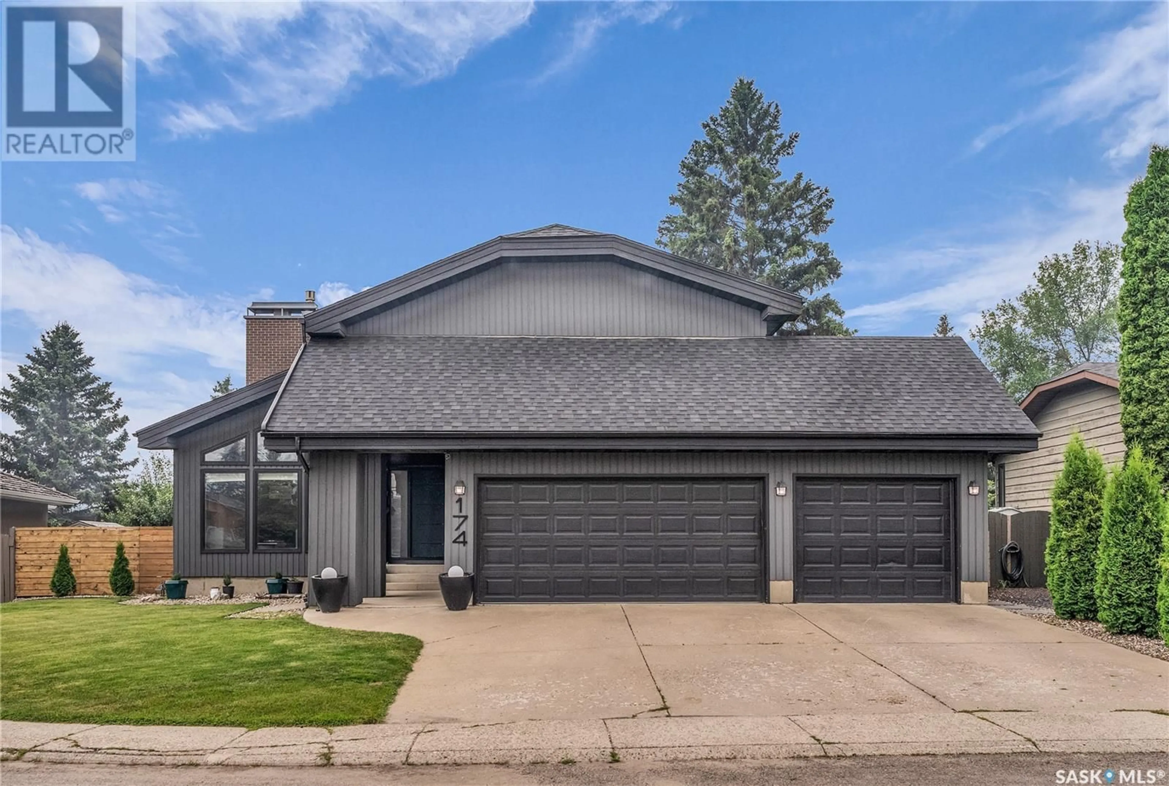 Home with vinyl exterior material, street for 174 LAKESHORE CRESCENT, Saskatoon Saskatchewan S7J3T3