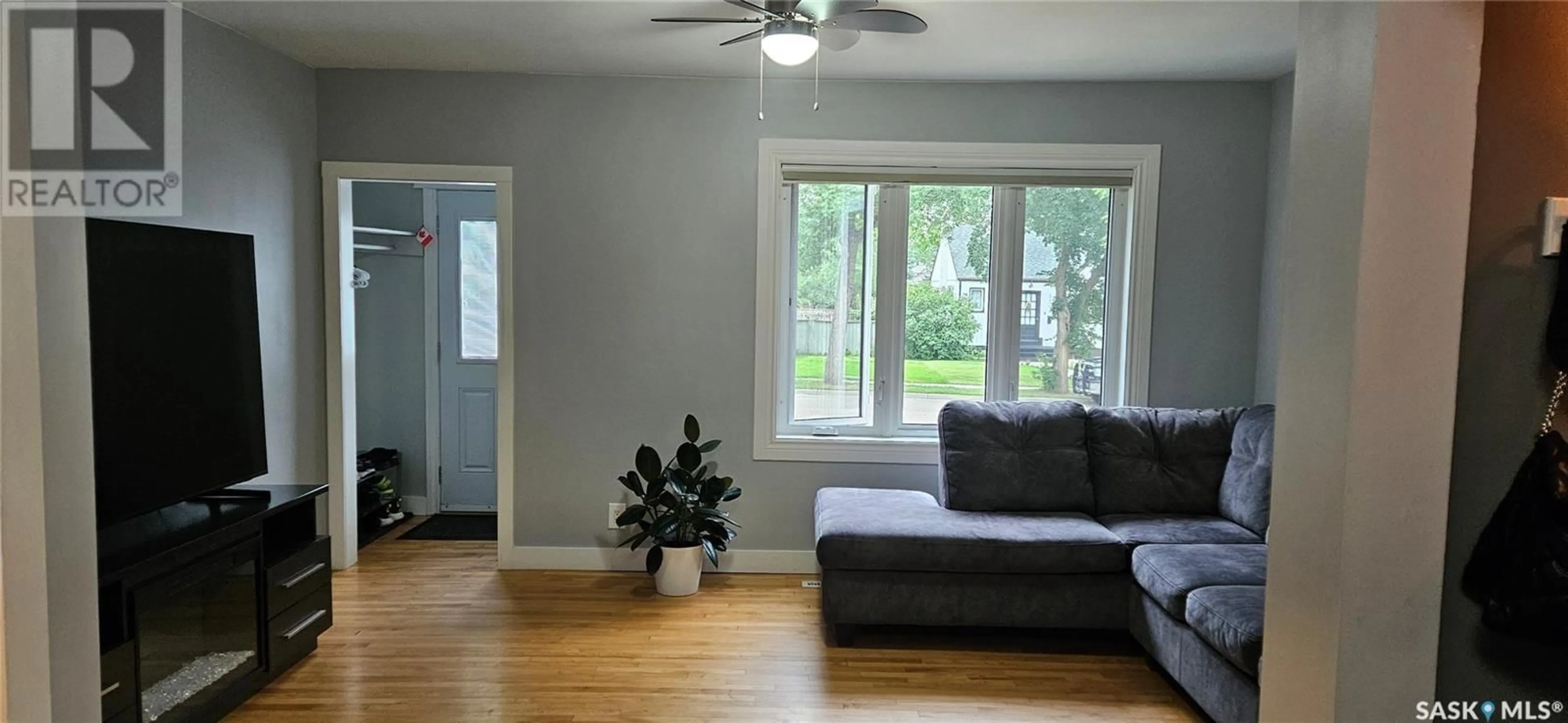 Living room with furniture, wood/laminate floor for 368 6TH AVENUE, Swift Current Saskatchewan S9H0Y1