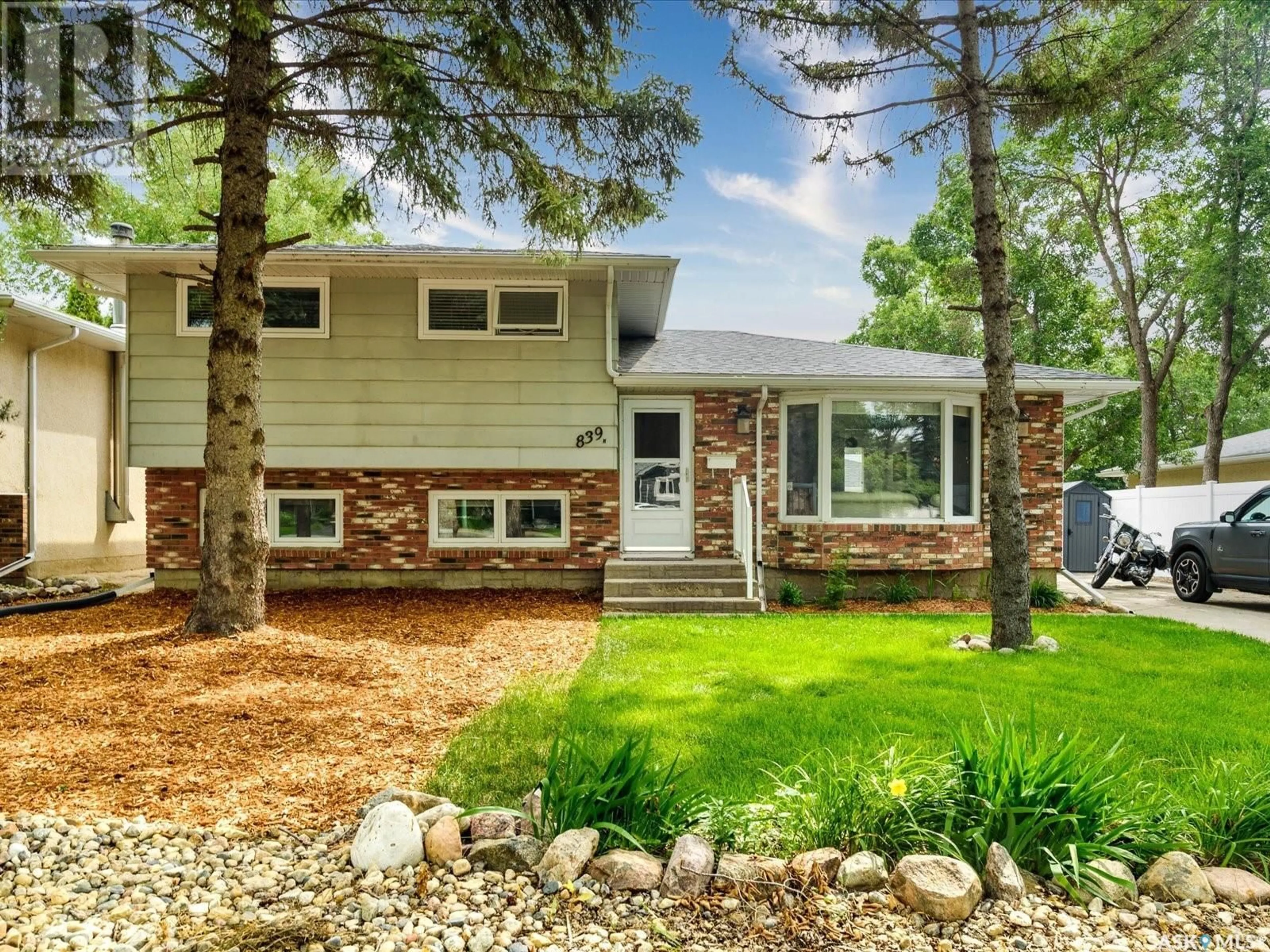 Home with vinyl exterior material, street for 839 MCINTOSH STREET, Regina Saskatchewan S4R6H1