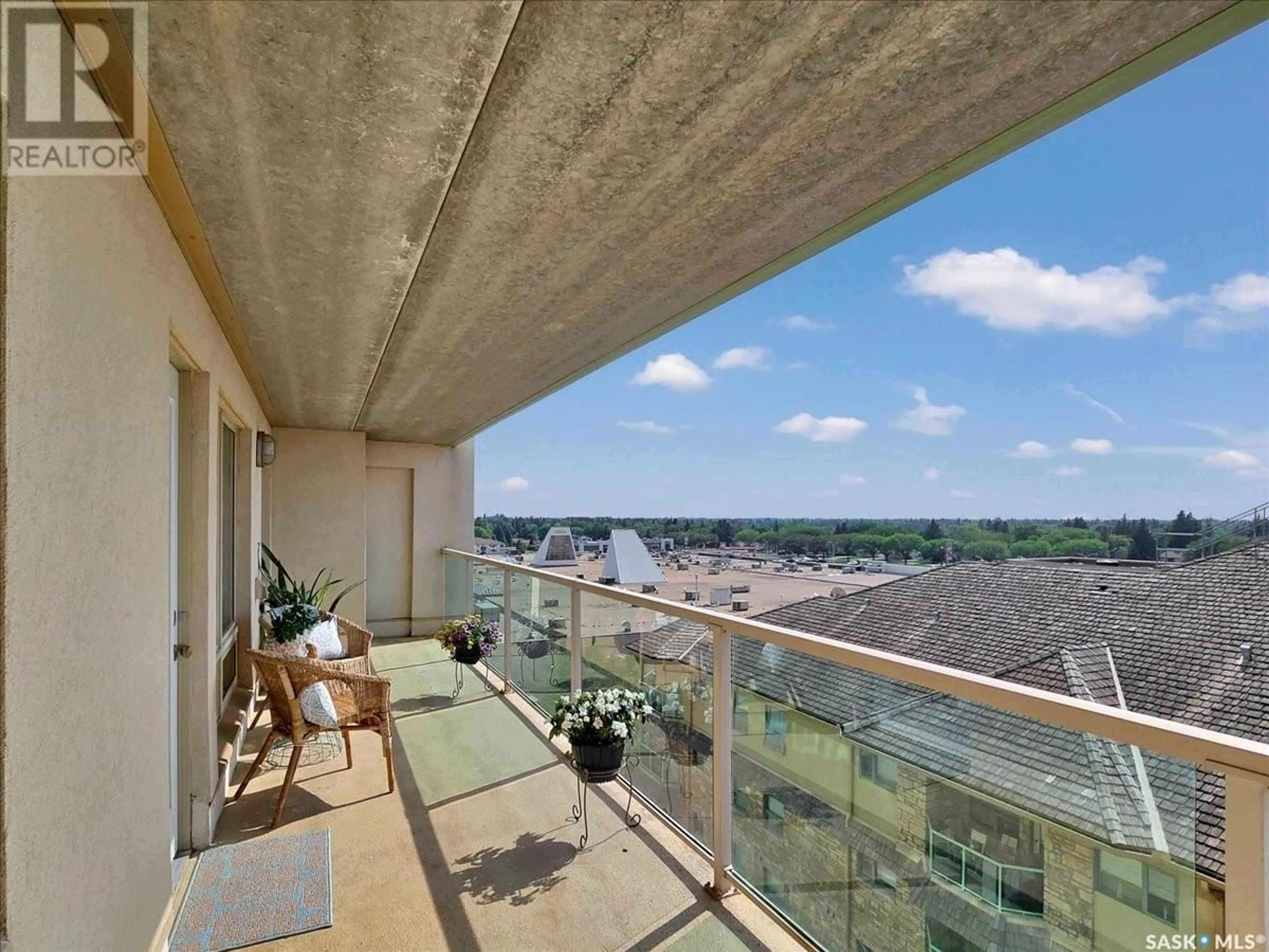Balcony in the apartment, water/lake/river/ocean view for 2221 - 705 ADELAIDE STREET, Saskatoon Saskatchewan S7J5L9