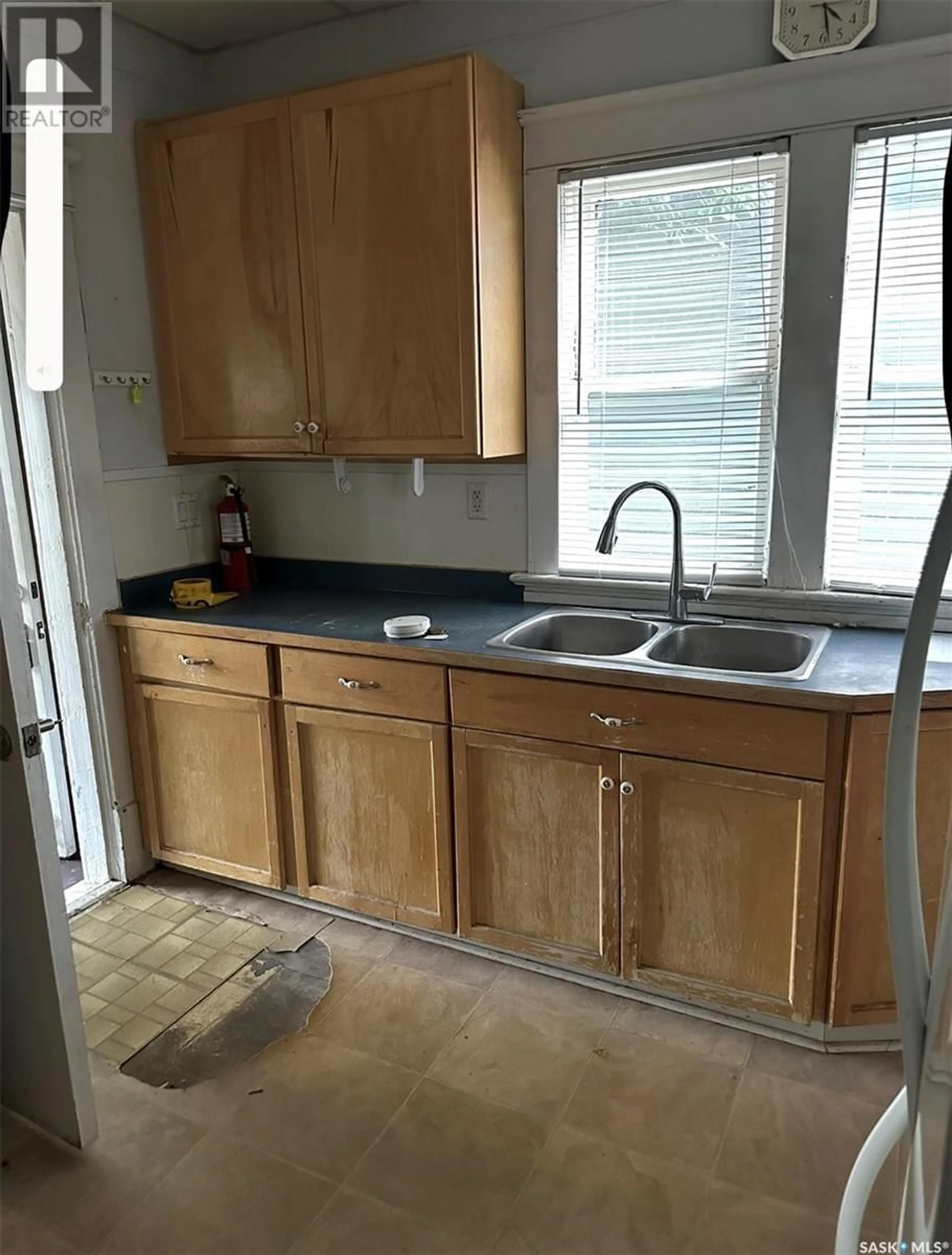 Standard kitchen, unknown for 1031 3RD AVENUE, Moose Jaw Saskatchewan S6H1E6