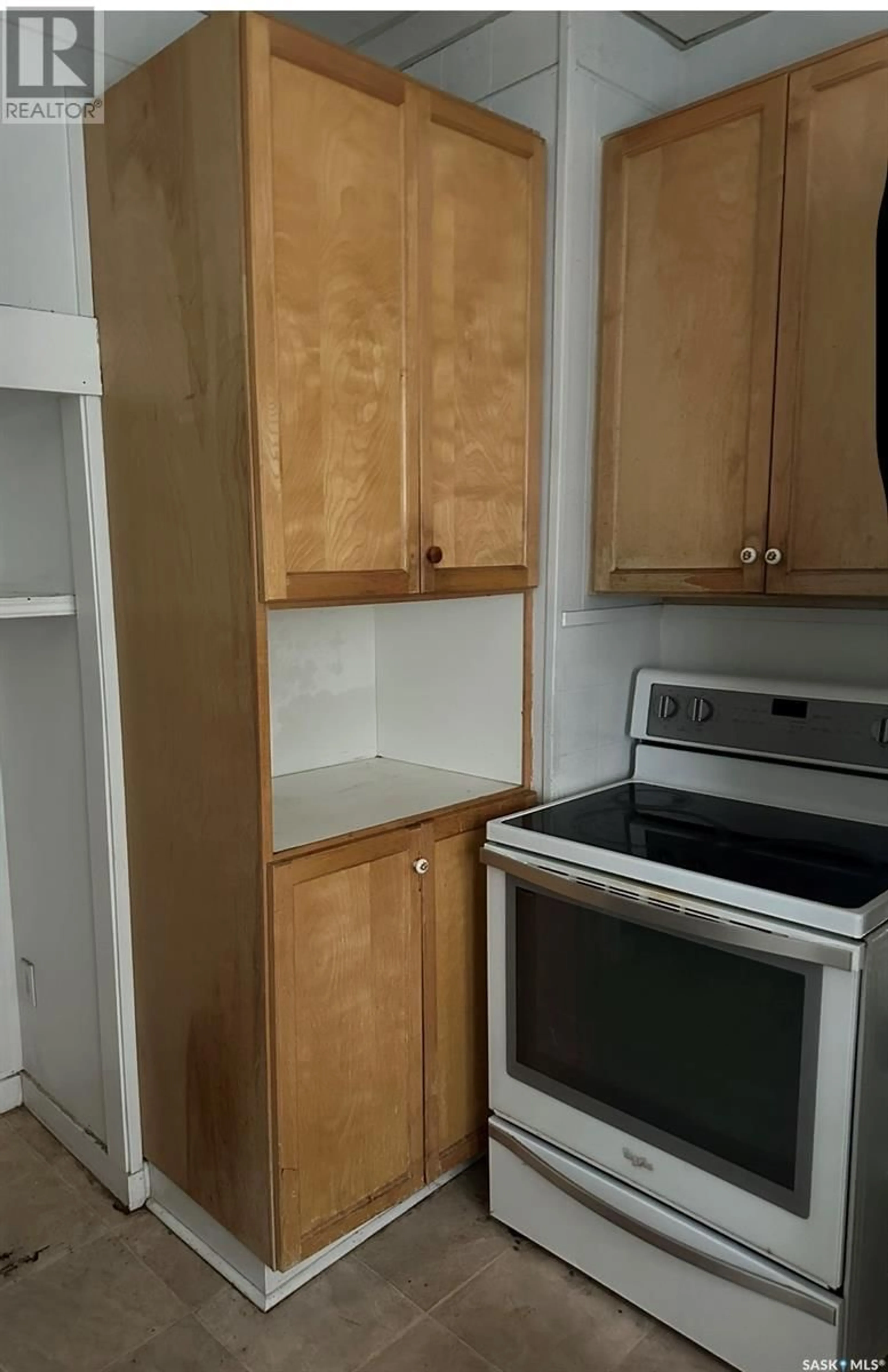 Standard kitchen, unknown for 1031 3RD AVENUE, Moose Jaw Saskatchewan S6H1E6